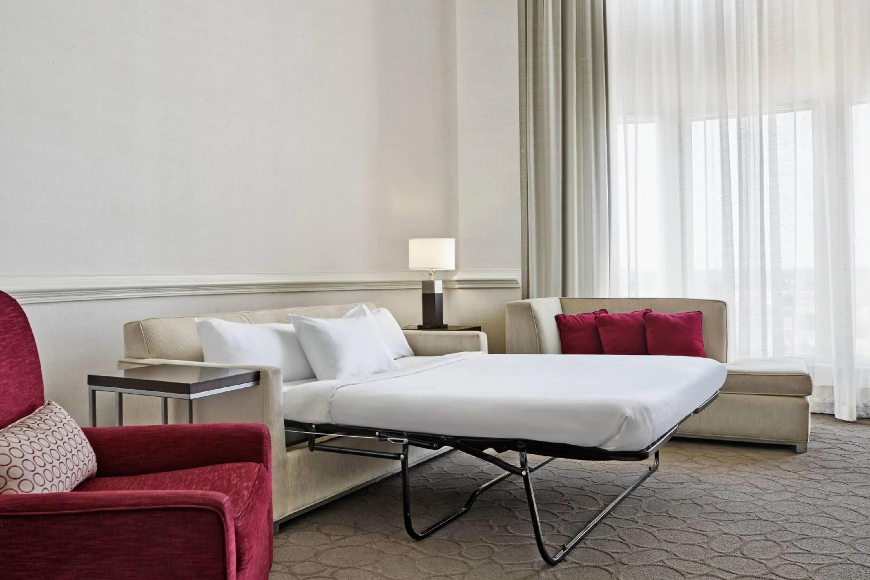 Living room in Delta Hotels by Marriott Edmonton South Conference Centre