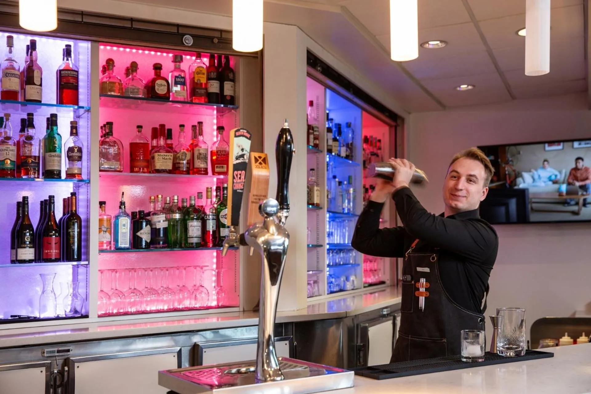 Lounge or bar in Delta Hotels by Marriott Edmonton South Conference Centre