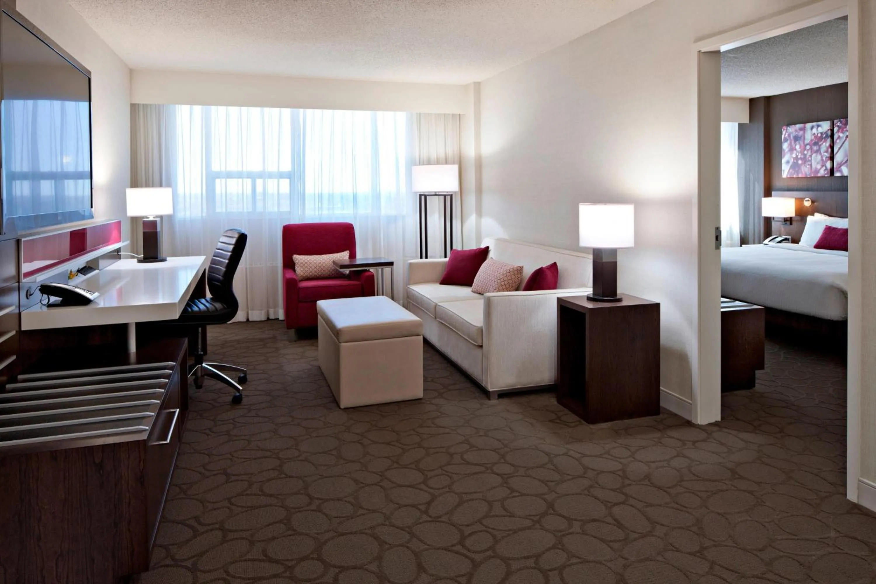 Living room, Bed in Delta Hotels by Marriott Edmonton South Conference Centre