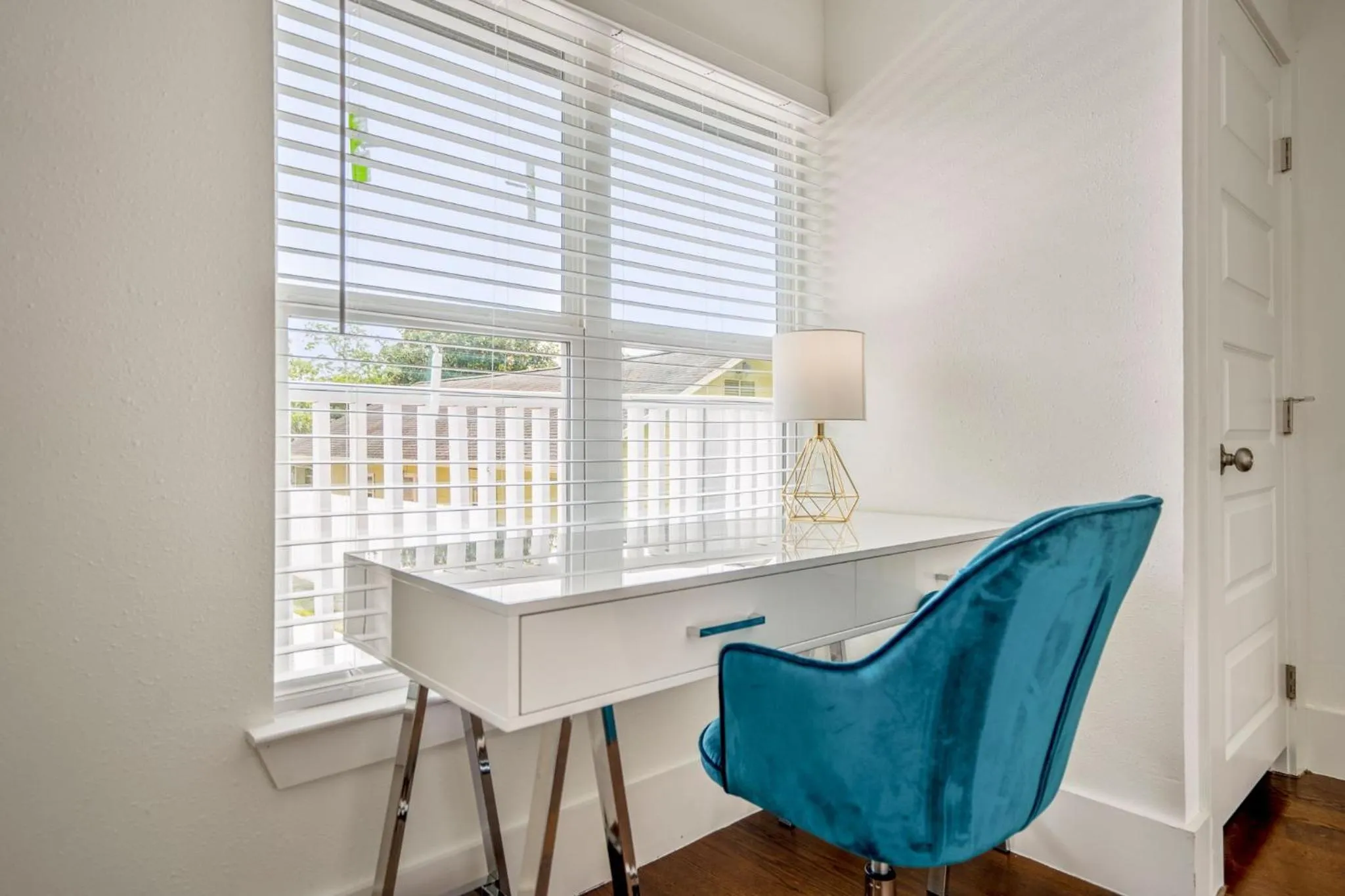 Seating area in Universal Apartment at East Downtown