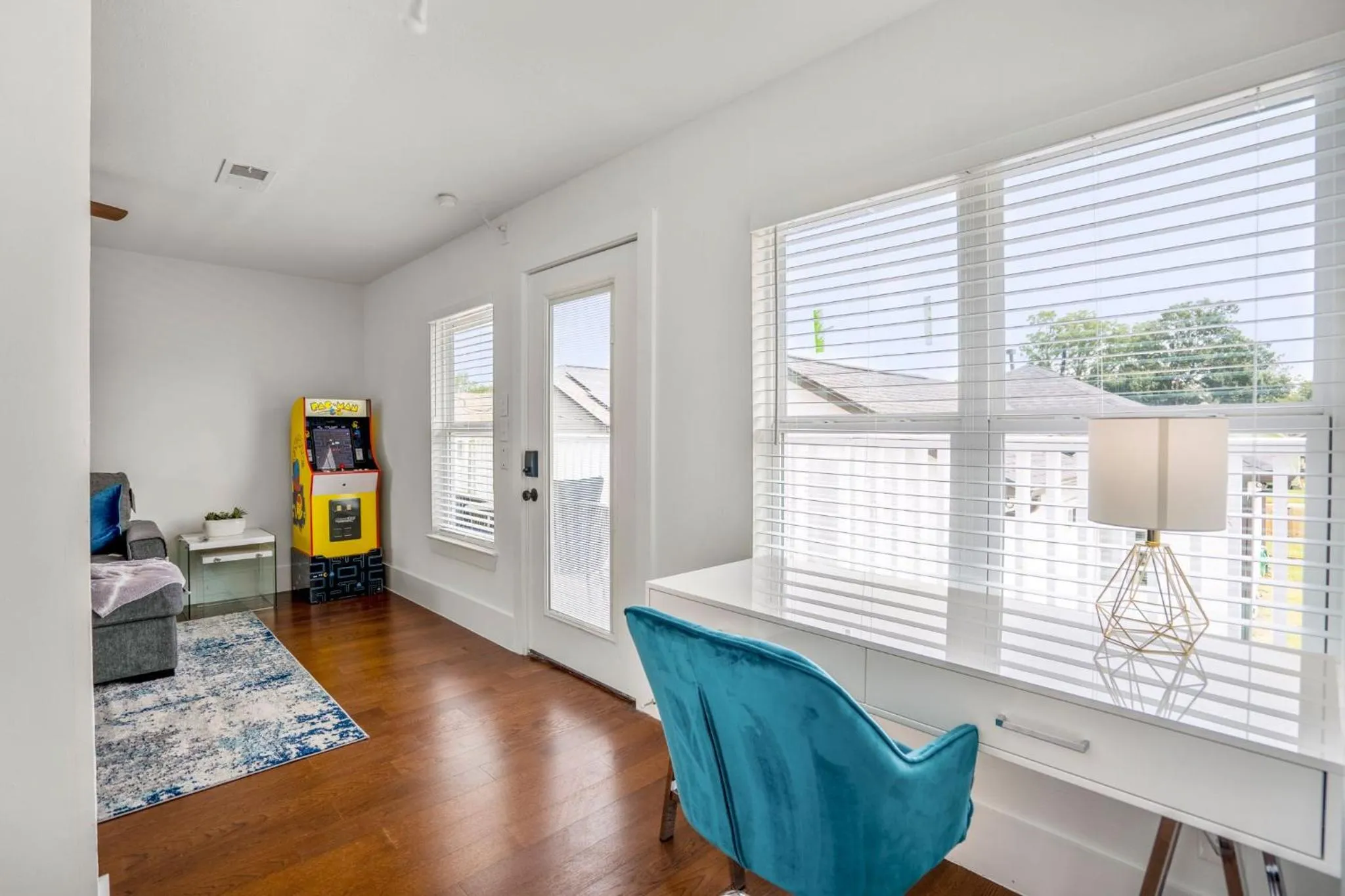 Seating area in Universal Apartment at East Downtown