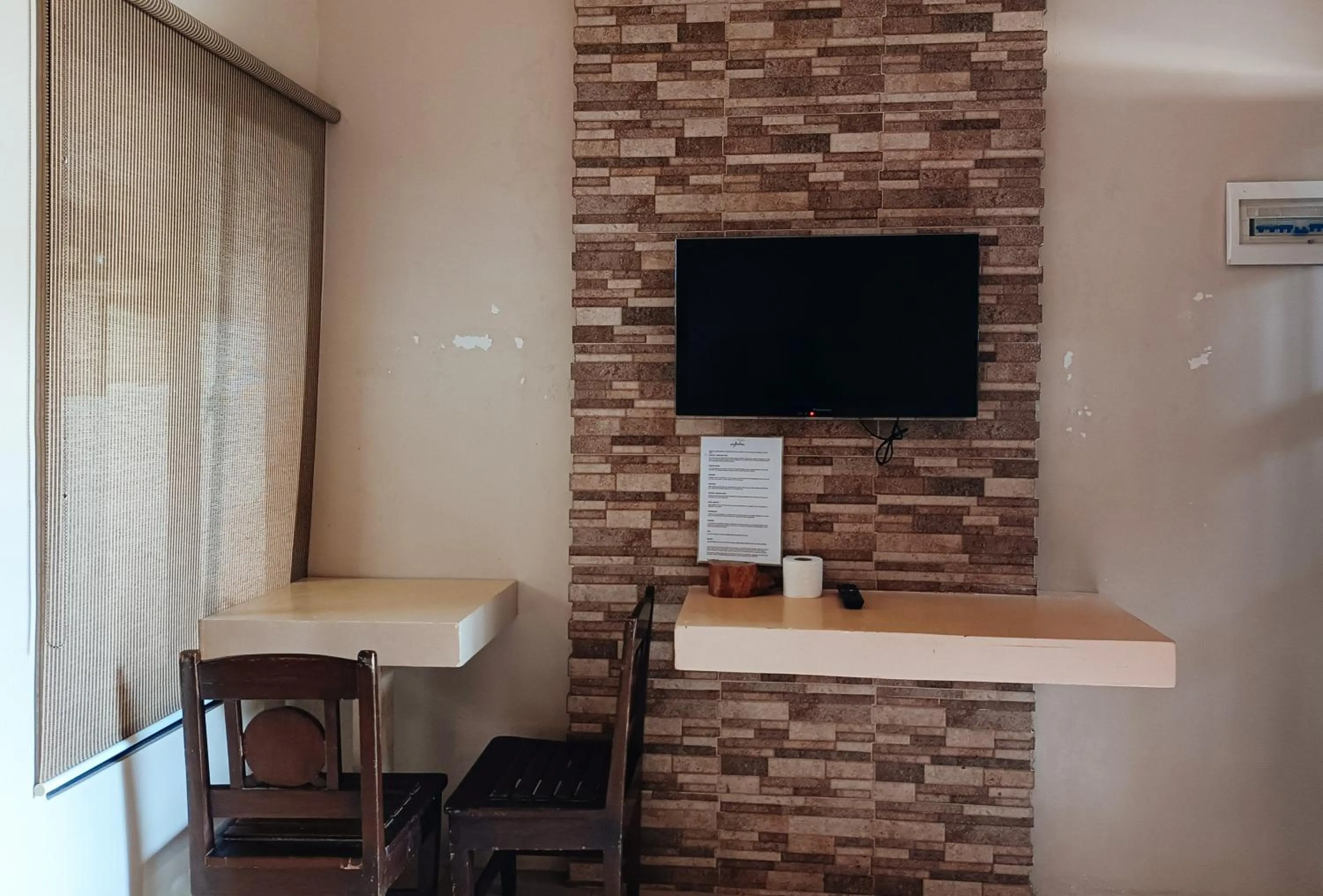 TV/Entertainment Center in Hotel Joselina