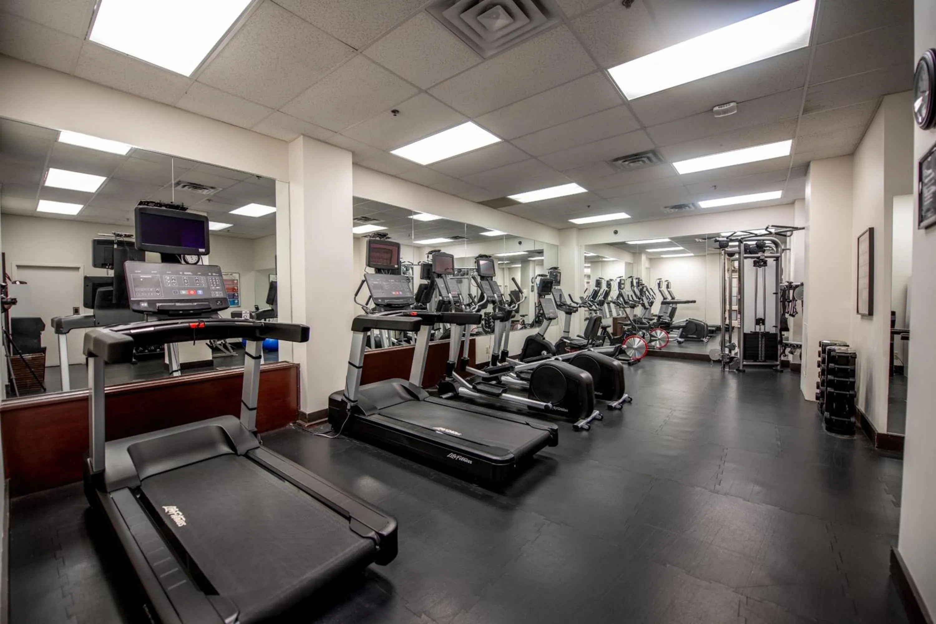 Fitness centre/facilities in Campus Tower Suite Hotel