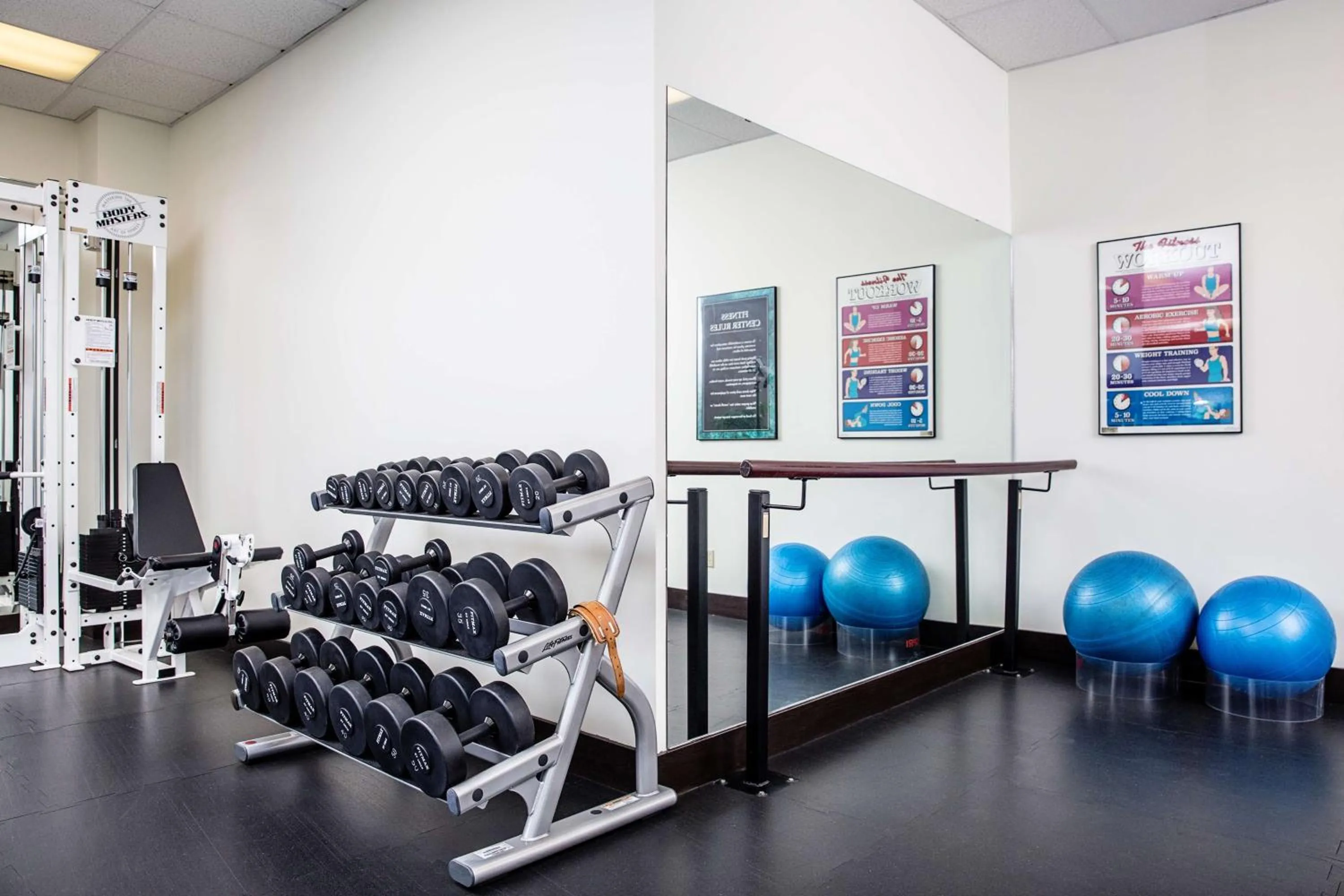Fitness centre/facilities in Campus Tower Suite Hotel