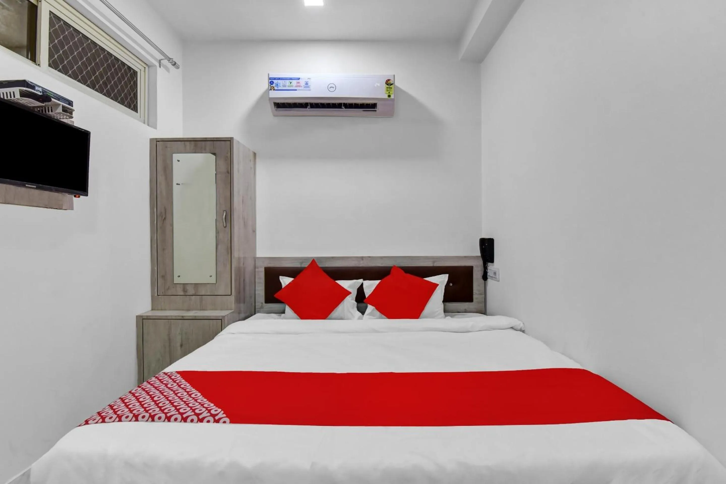 Bedroom, Bed in Hotel O Grand L M