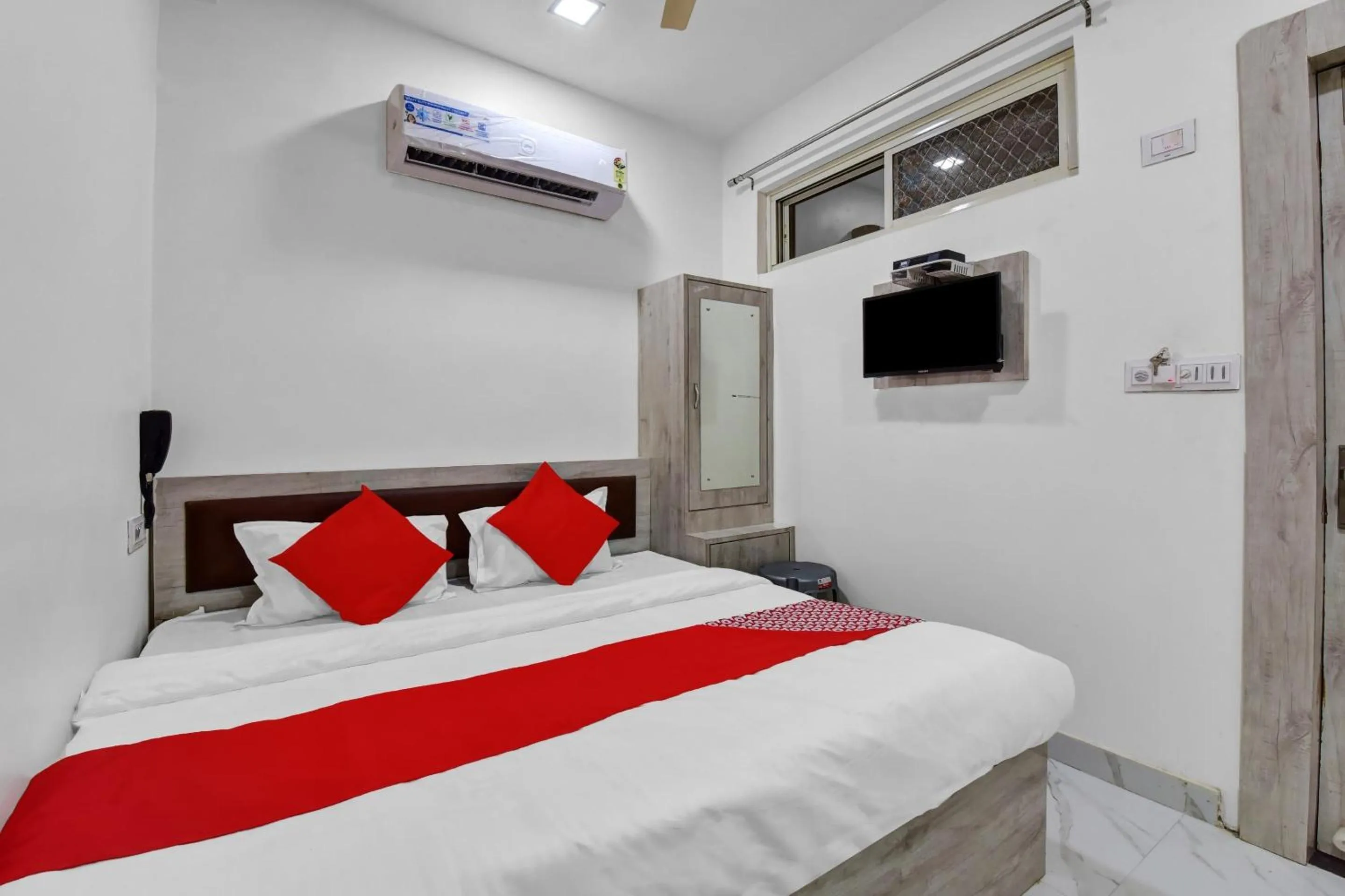 Bedroom, Bed in Hotel O Grand L M