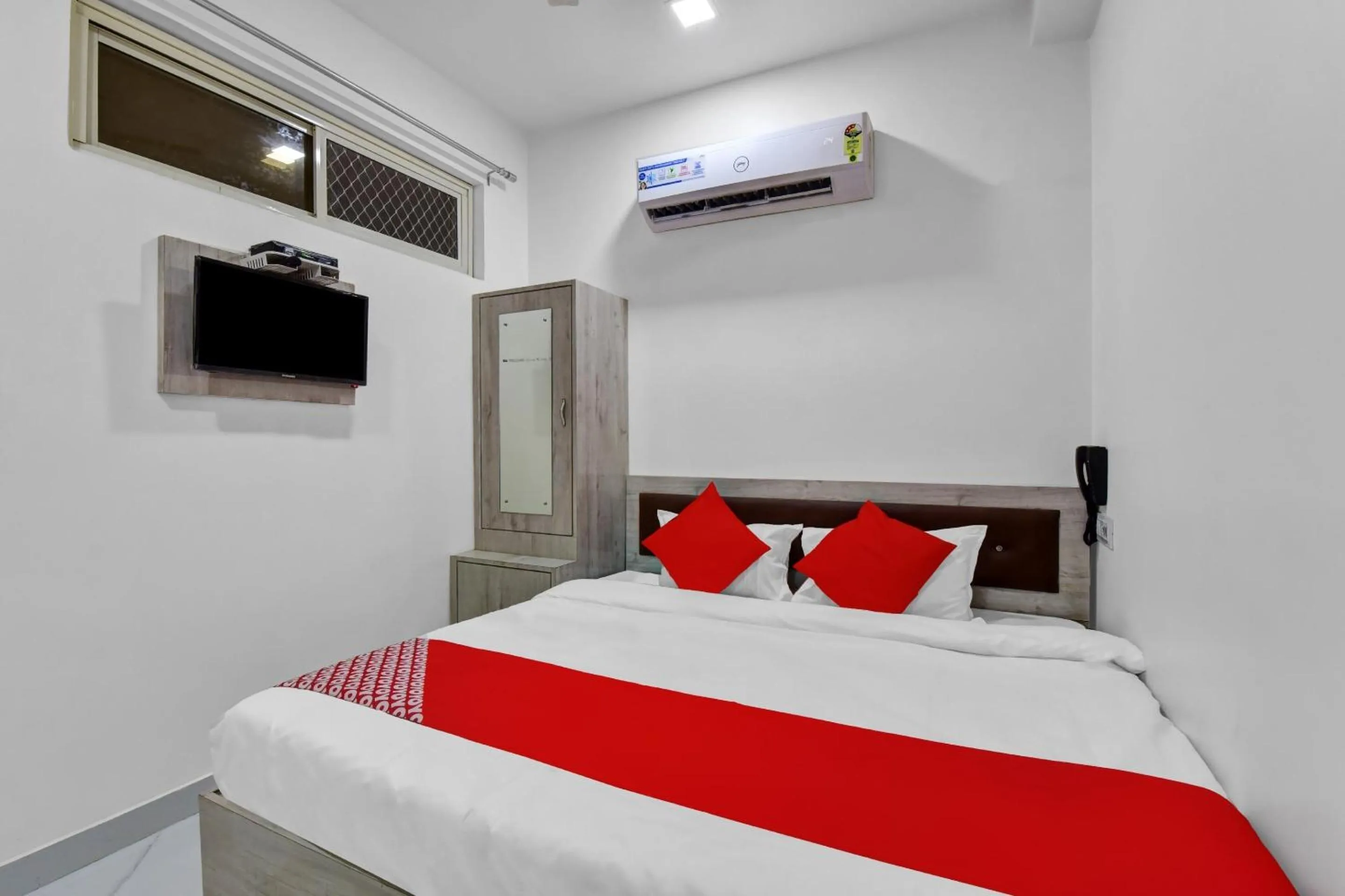 Bedroom, Bed in Hotel O Grand L M