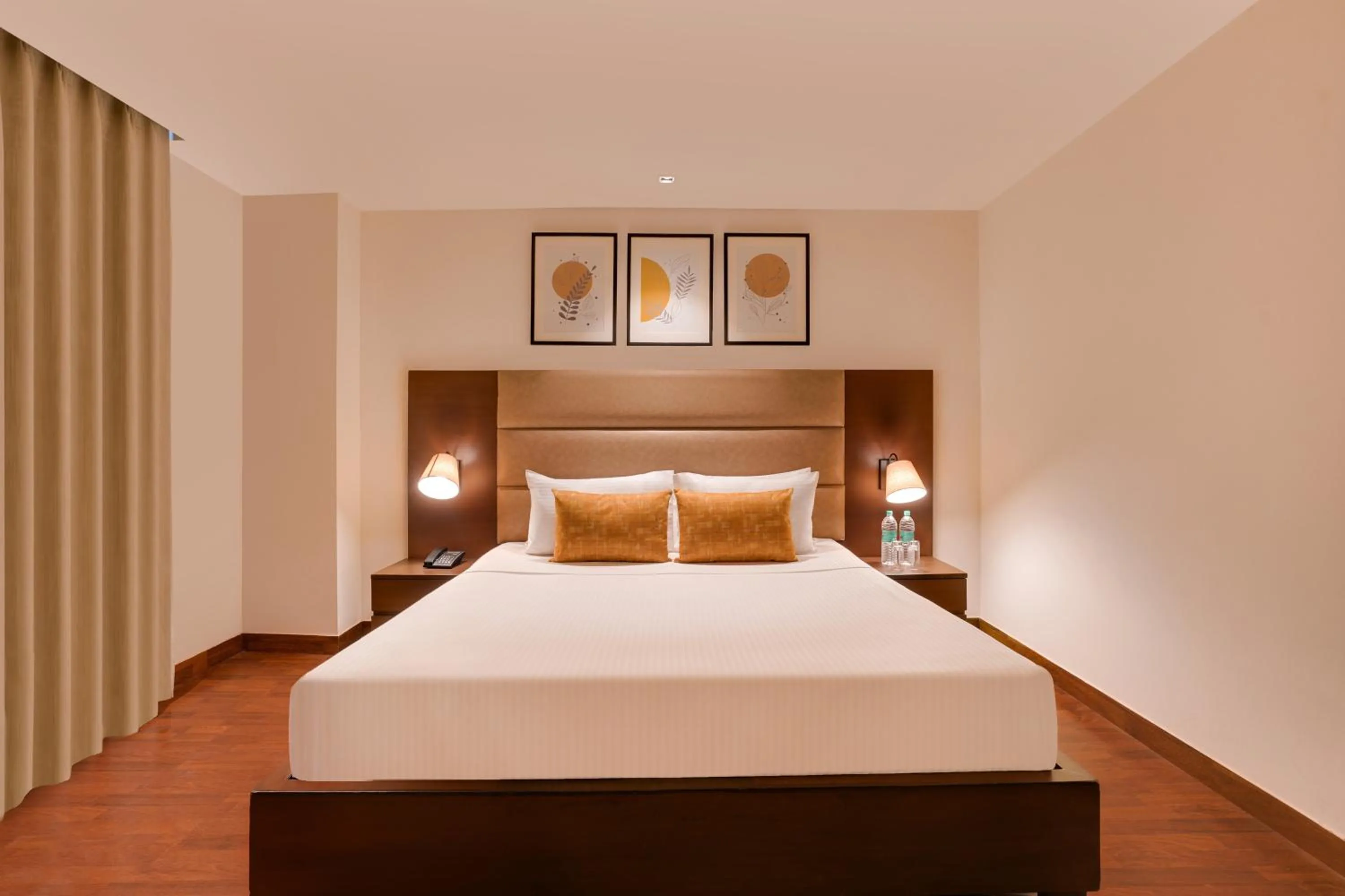 Bedroom, Bed in Lemon Tree Hotel, Noida