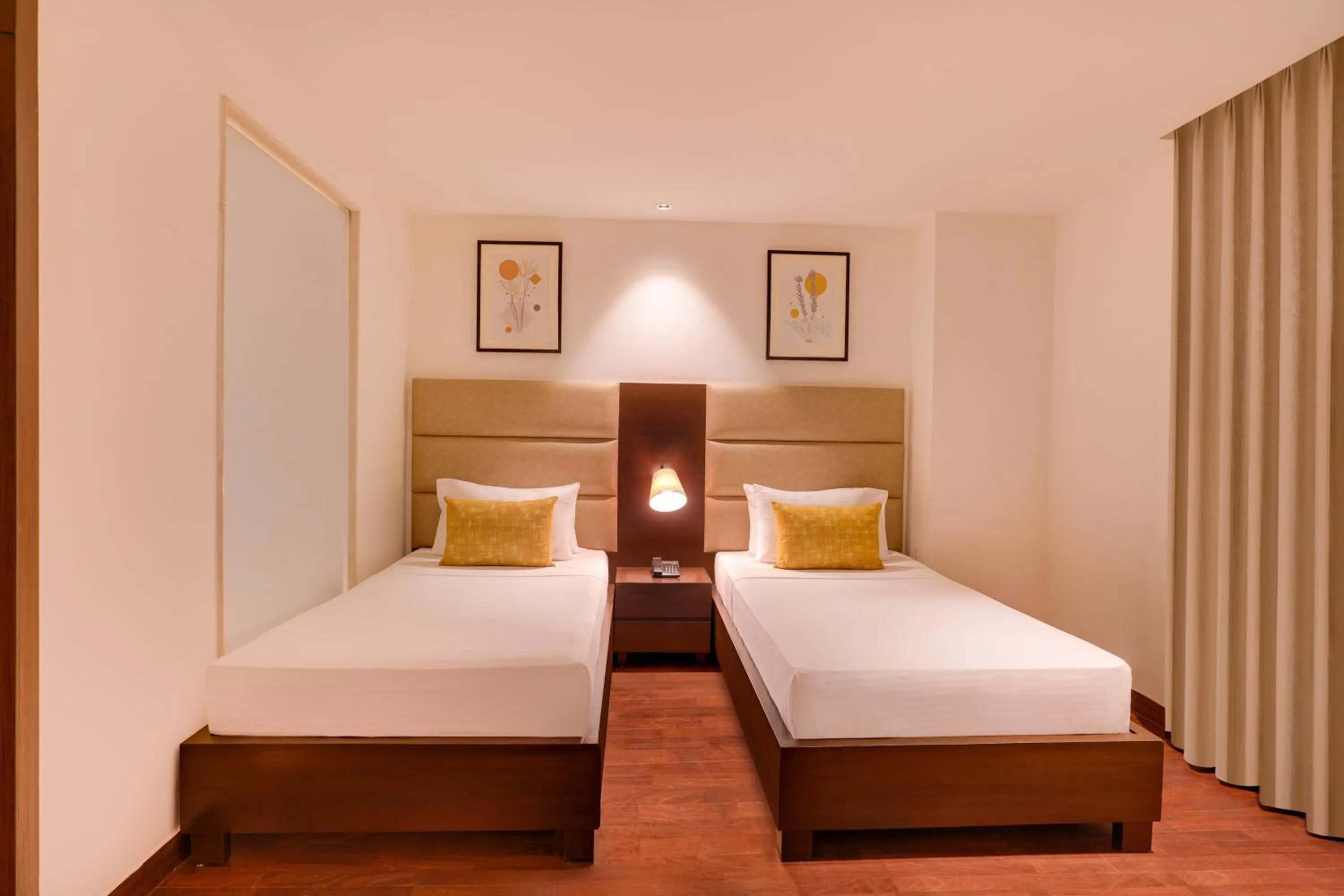 Bedroom, Bed in Lemon Tree Hotel, Noida