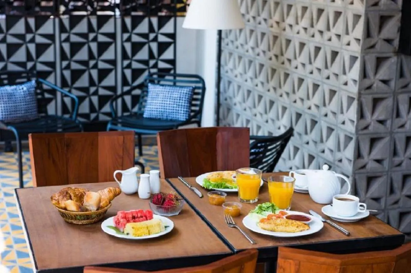 Breakfast in Atelier Hotel