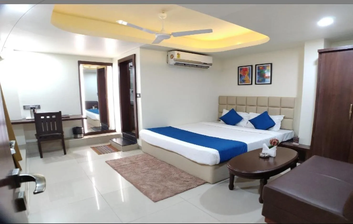 Bed in Hotel Jalsa , Bhopal