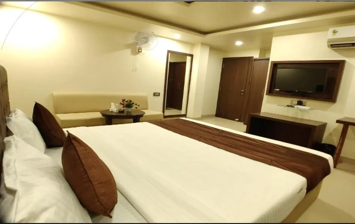 Executive Suite - single occupancy in Hotel Jalsa , Bhopal Executive Suite - single occupancy in Hotel Jalsa , Bhopal