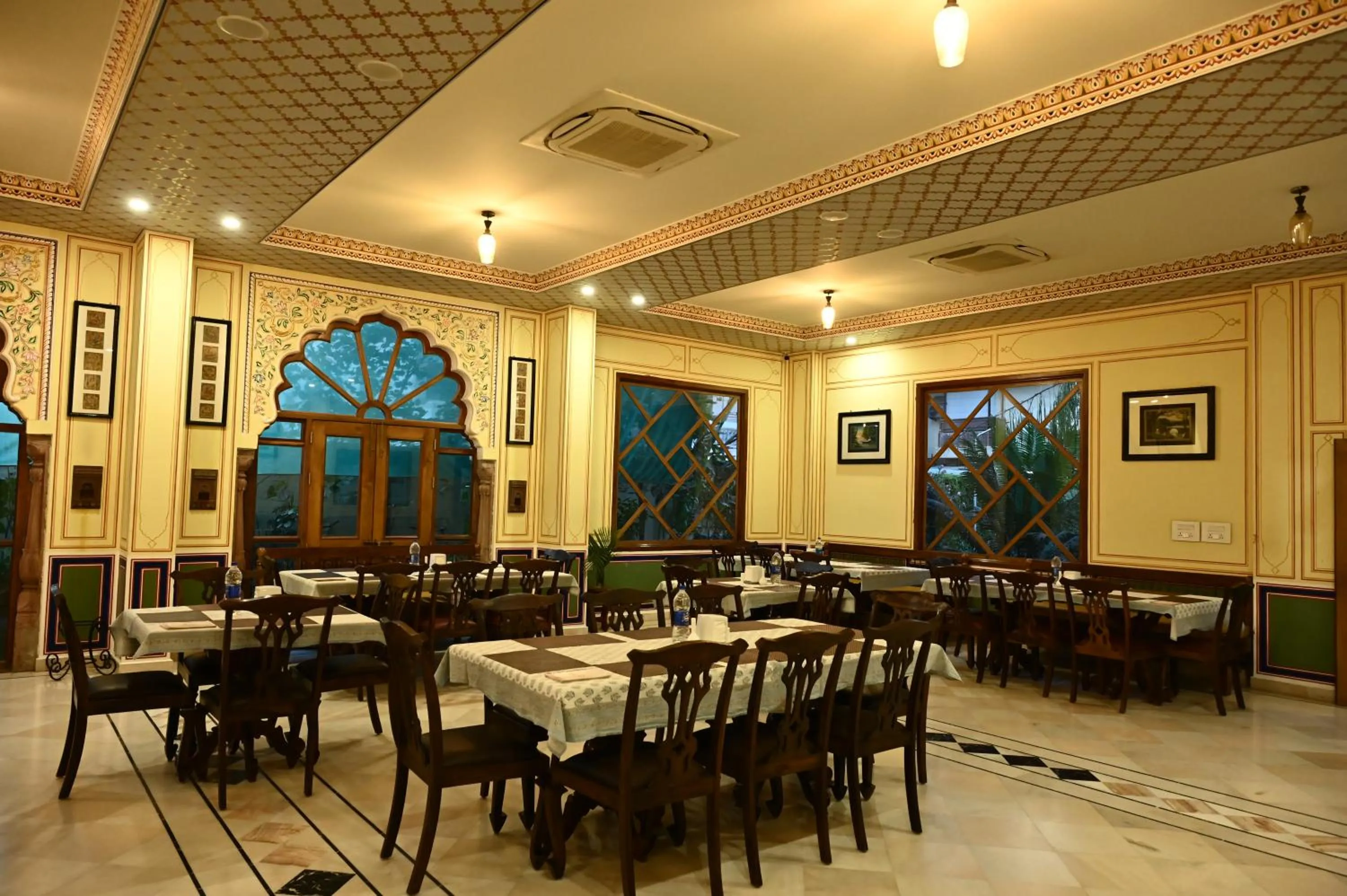 Restaurant/places to eat in Hotel Rime Vista