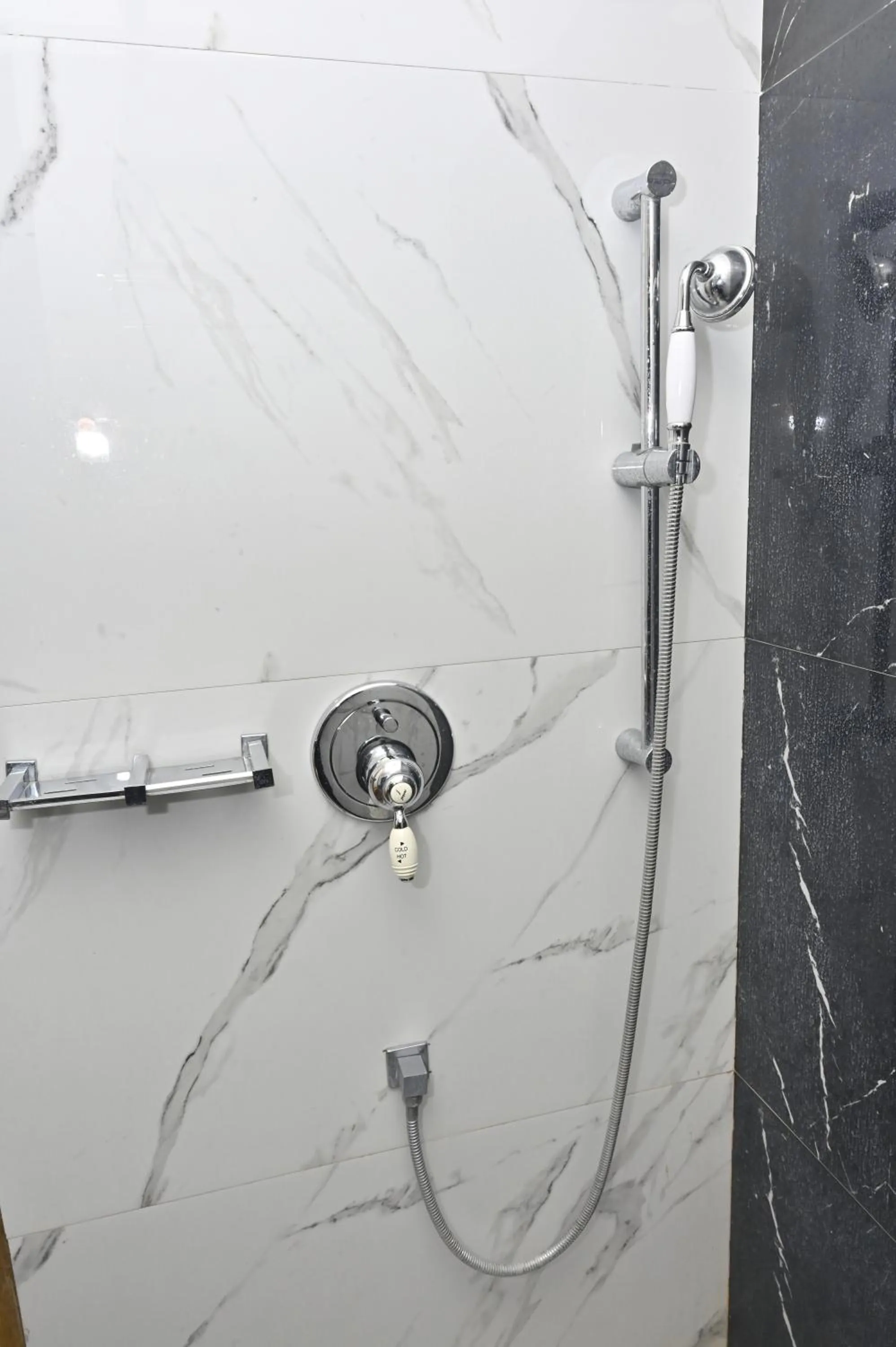 Shower in Hotel Rime Vista