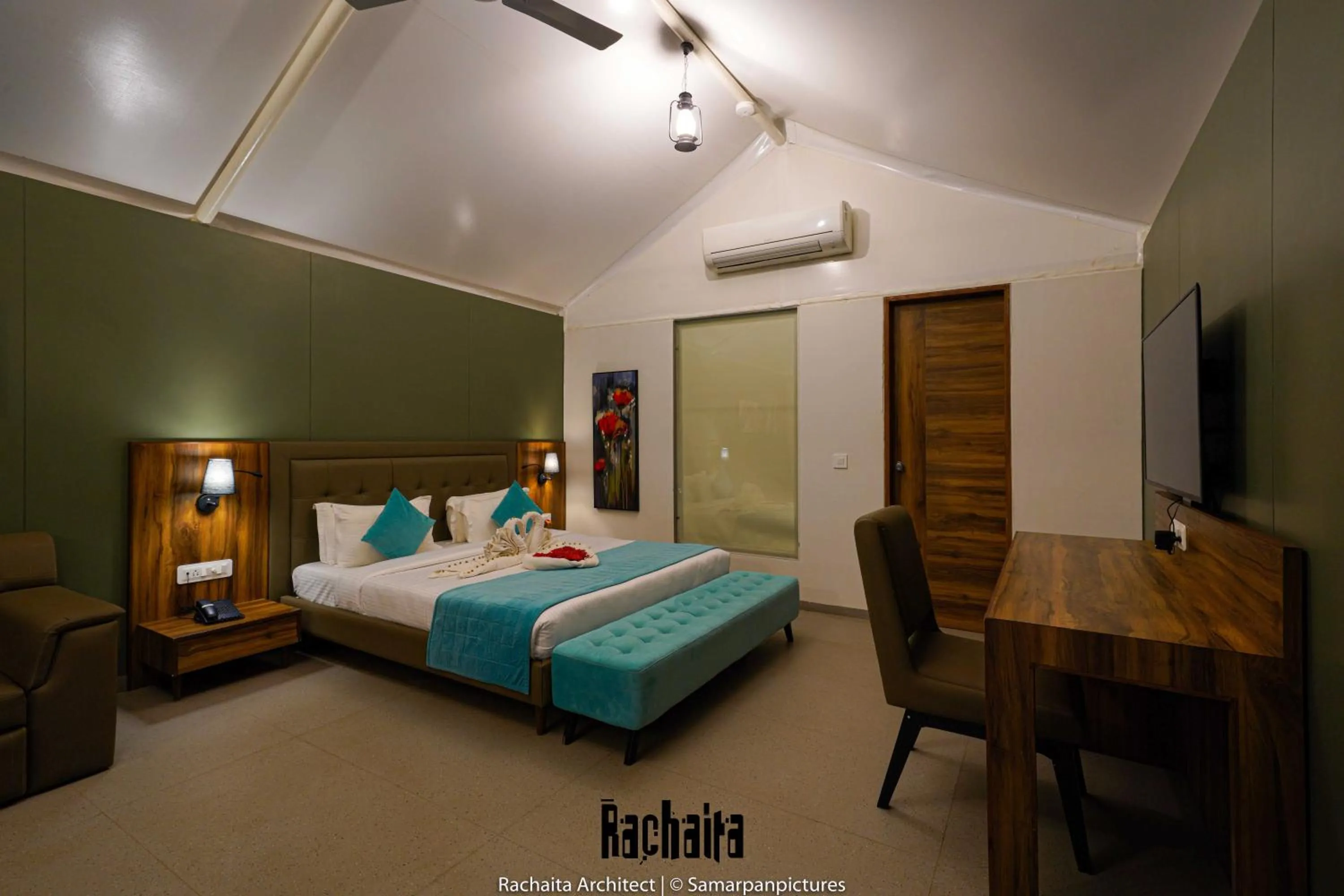 Communal lounge/ TV room, Bed in White Feather Resort Kauncha