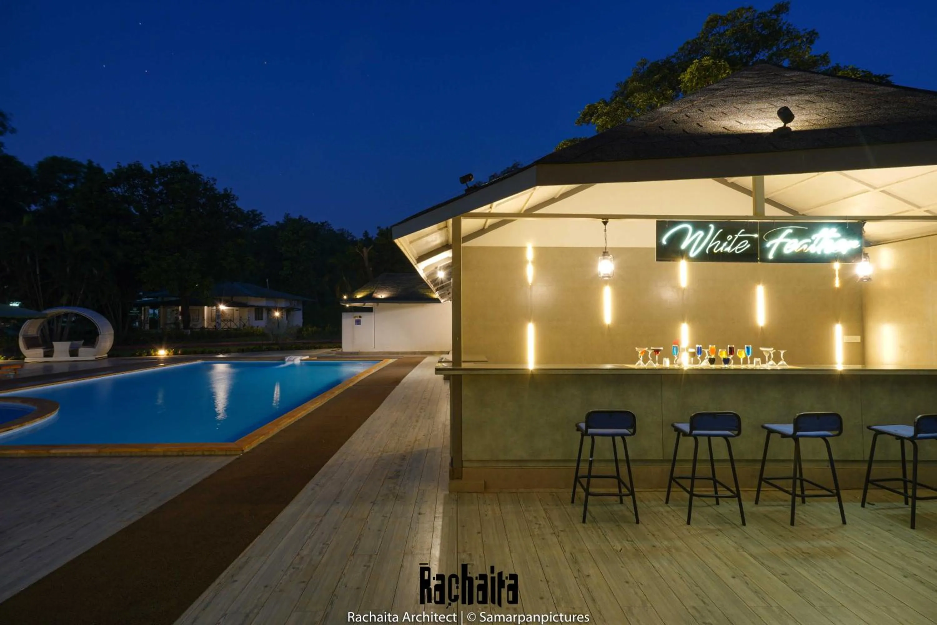 Lounge or bar in White Feather Resort Kauncha