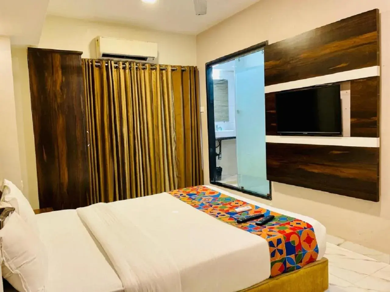 Deluxe Double Room - single occupancy in Hotel Embassy Park - BKC Mumbai Deluxe Double Room - single occupancy in Hotel Embassy Park - BKC Mumbai