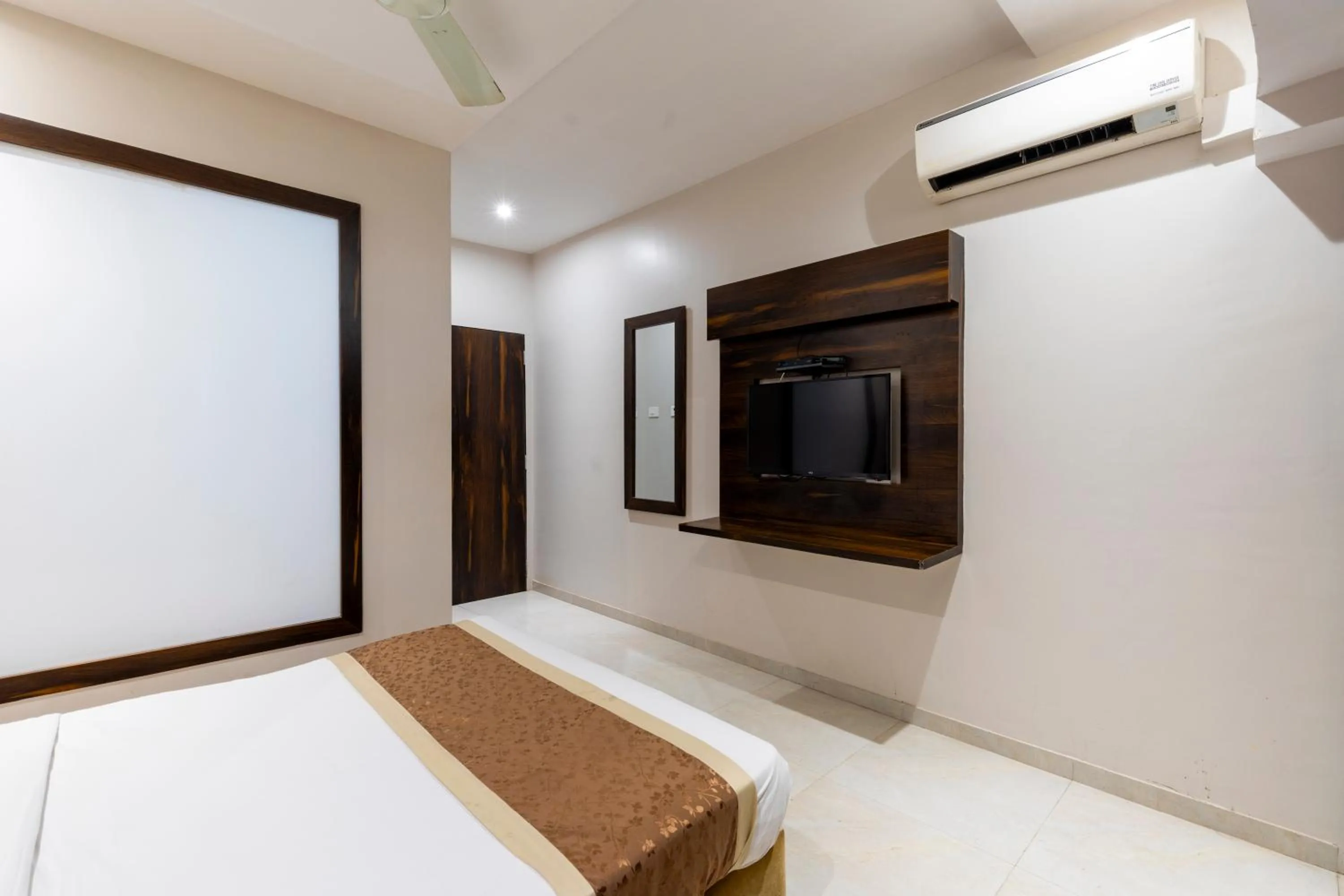 Bed in Hotel Embassy Park - BKC Mumbai