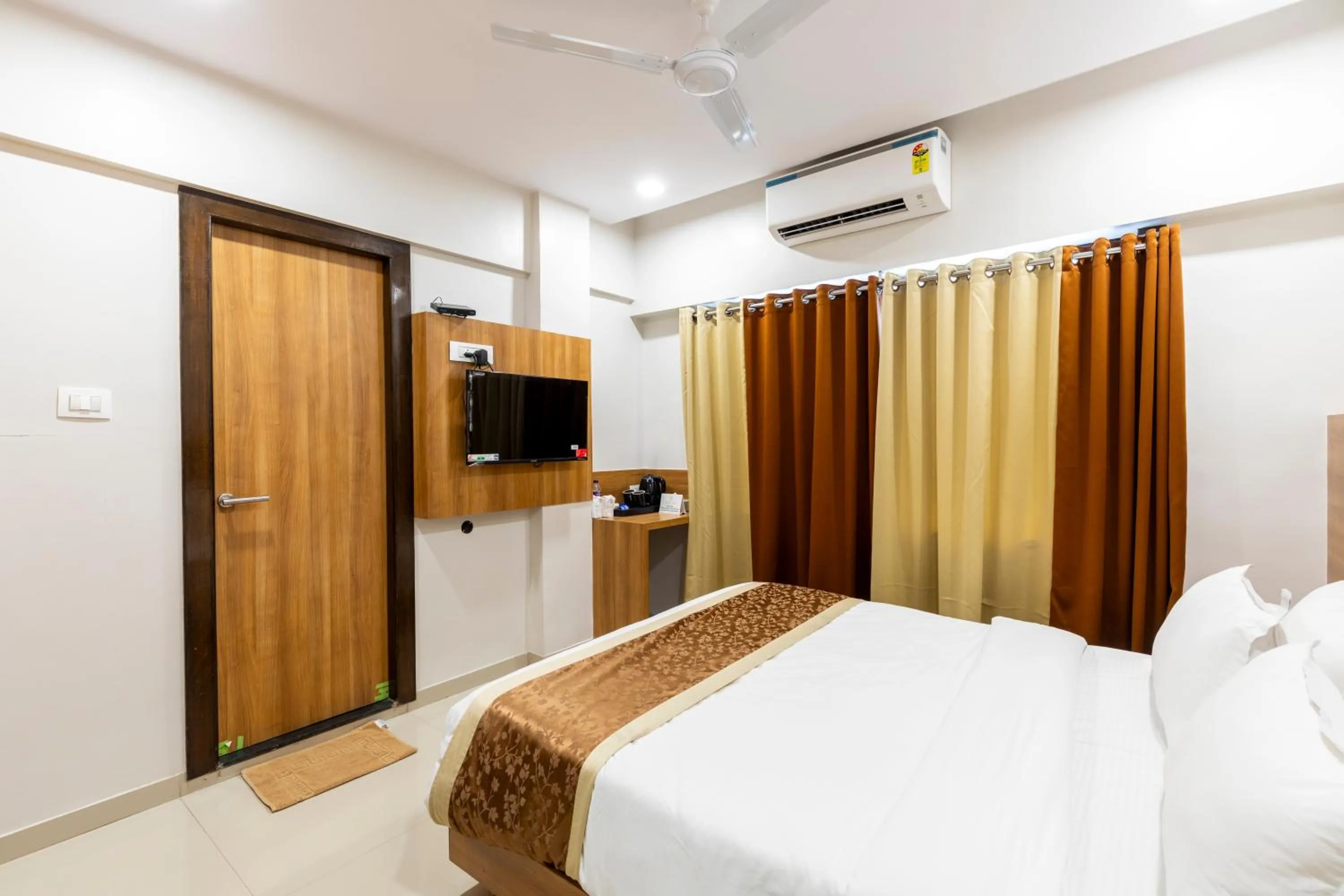 Bed in Hotel Embassy Park - BKC Mumbai