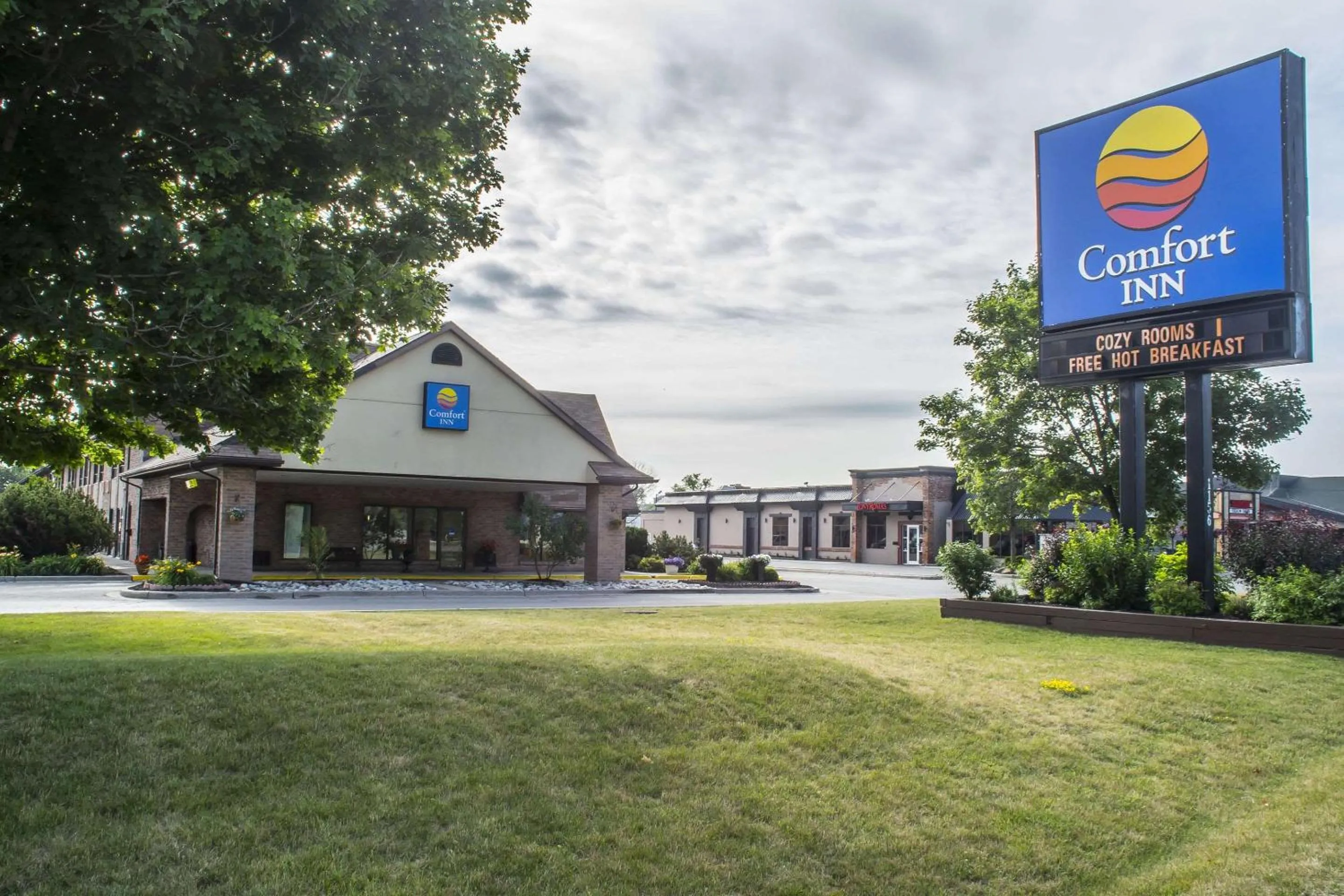 Property building in Comfort Inn London - Ontario