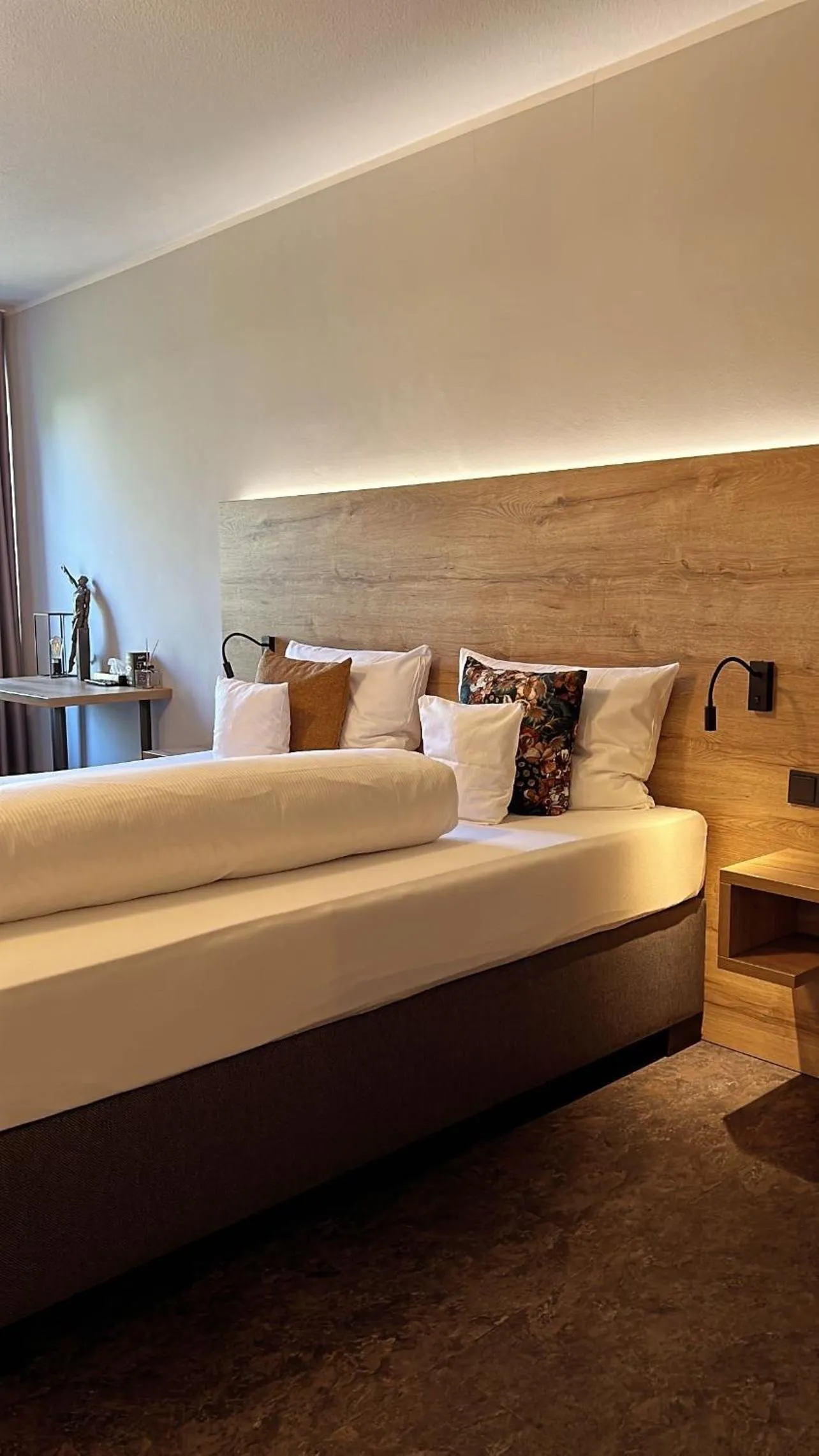 Photo of the whole room, Bed in Motel Hasetal