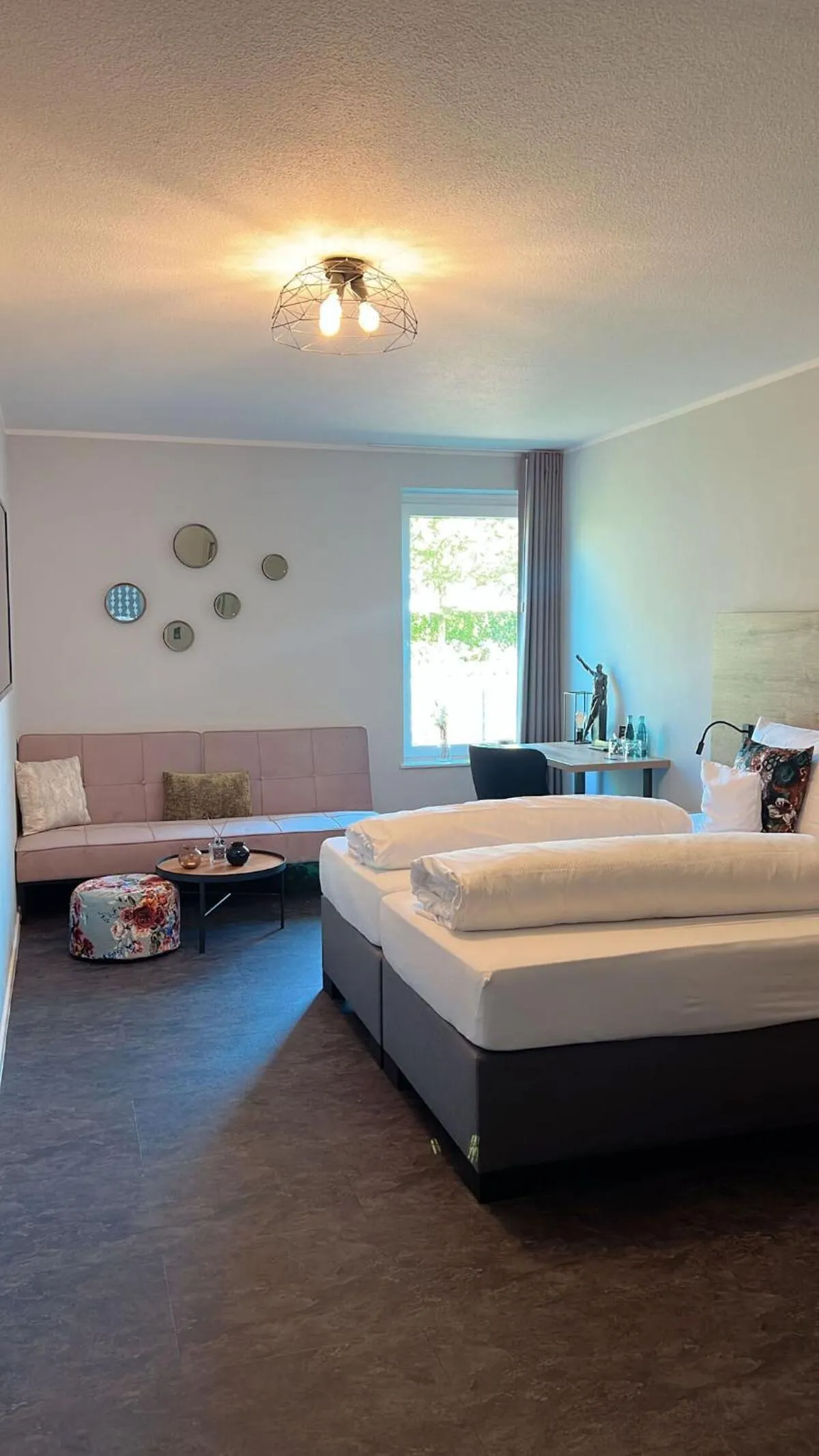 Photo of the whole room, Bed in Motel Hasetal