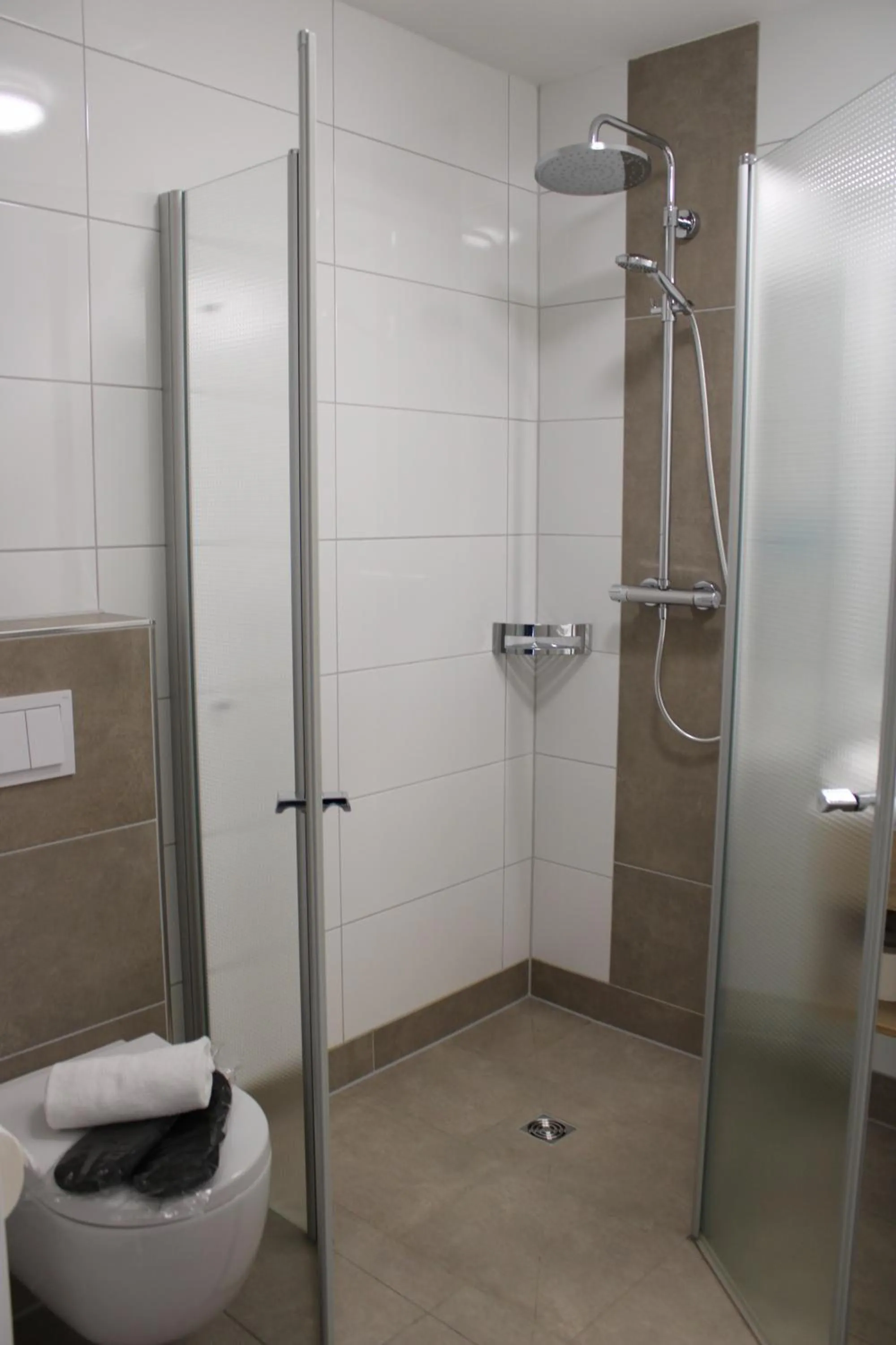 Shower in Motel Hasetal