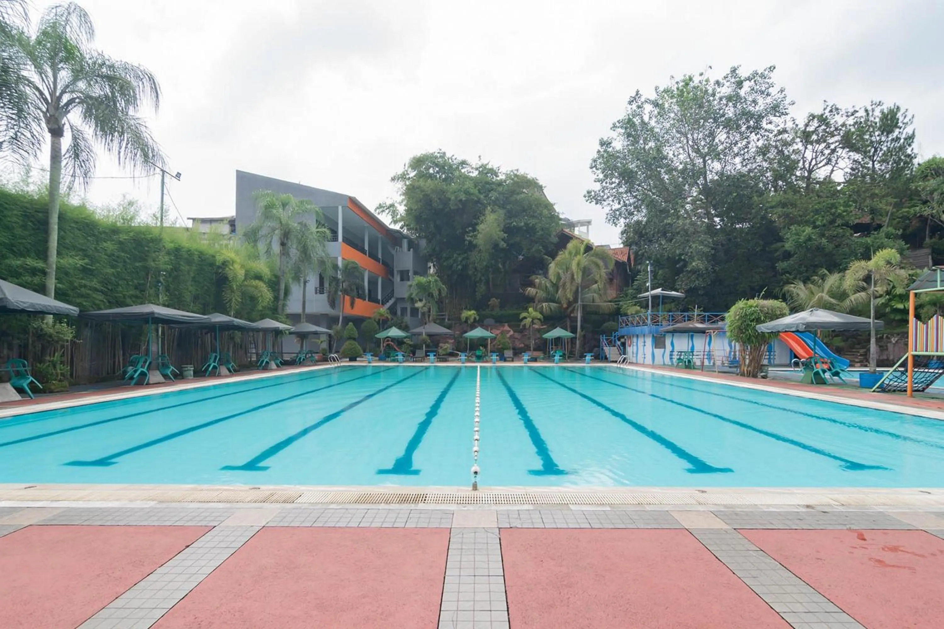 Swimming pool in Urbanview Hotel Sagara Bogor