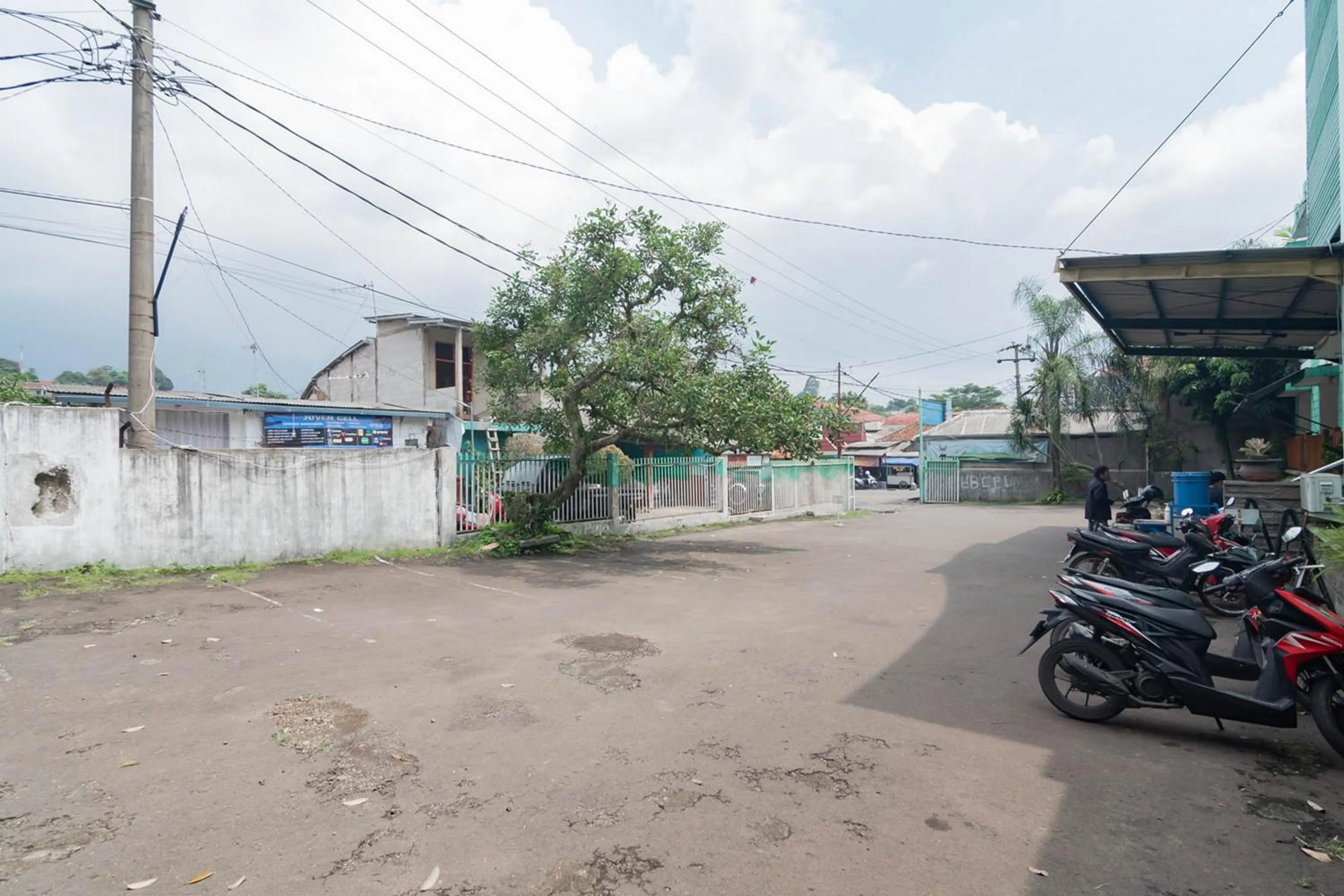 Street view in Urbanview Hotel Sagara Bogor