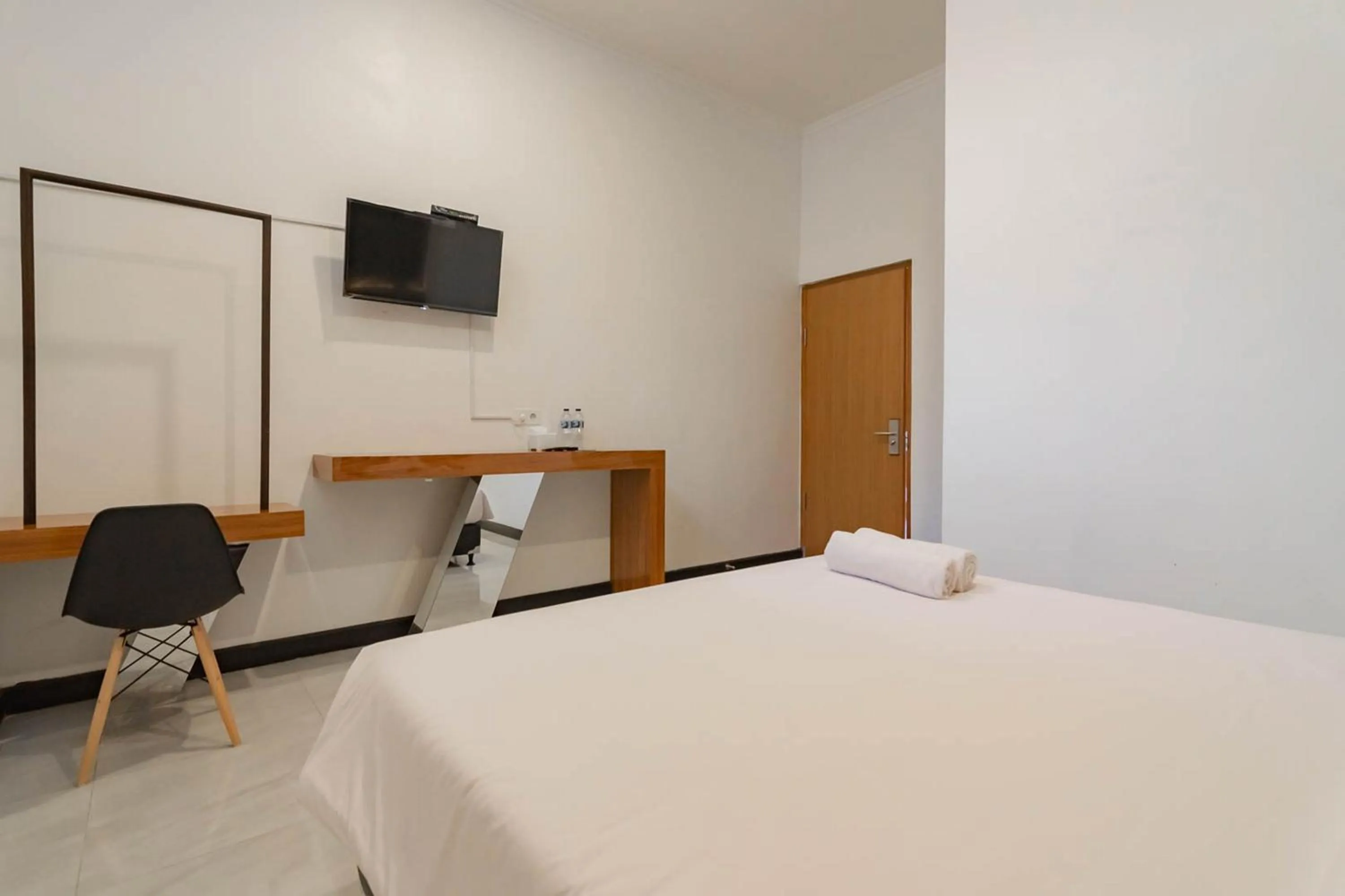 Bedroom, Bed in Urbanview Hotel Sagara Bogor