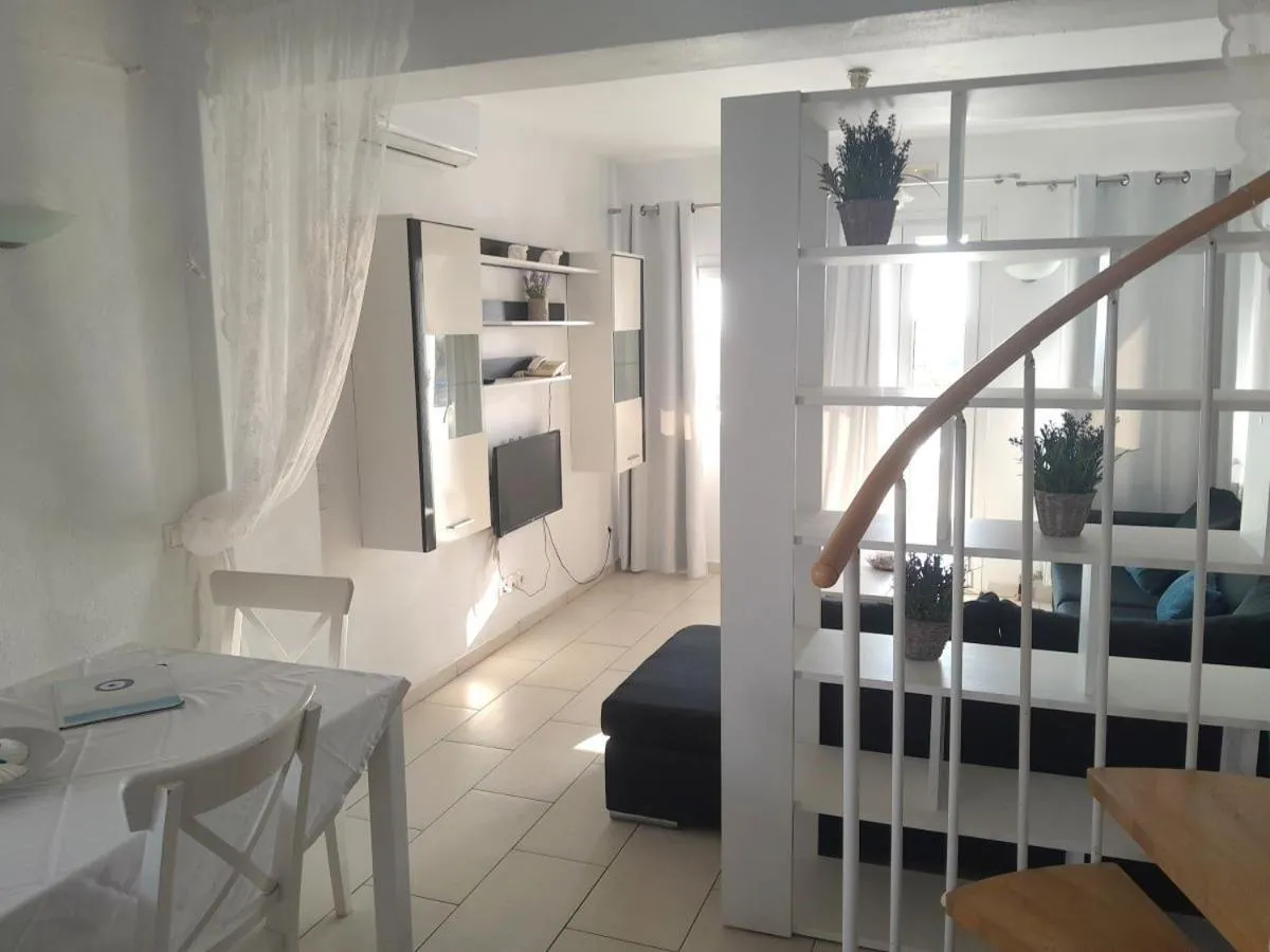 Sea paradise villas - Seaside & private jacuzzi