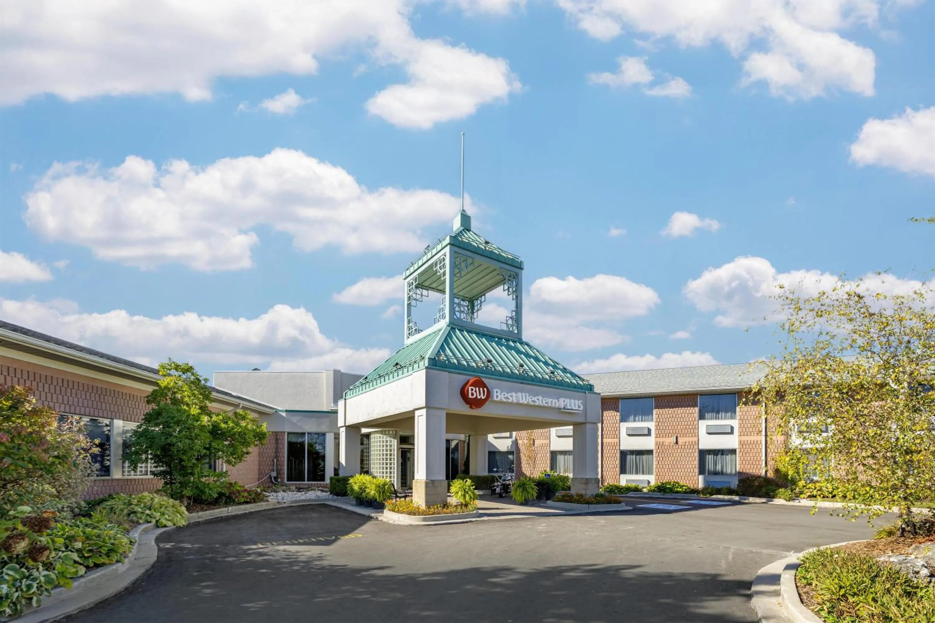 Property building in Best Western Plus Stoneridge Inn & Conference Centre London Ontario