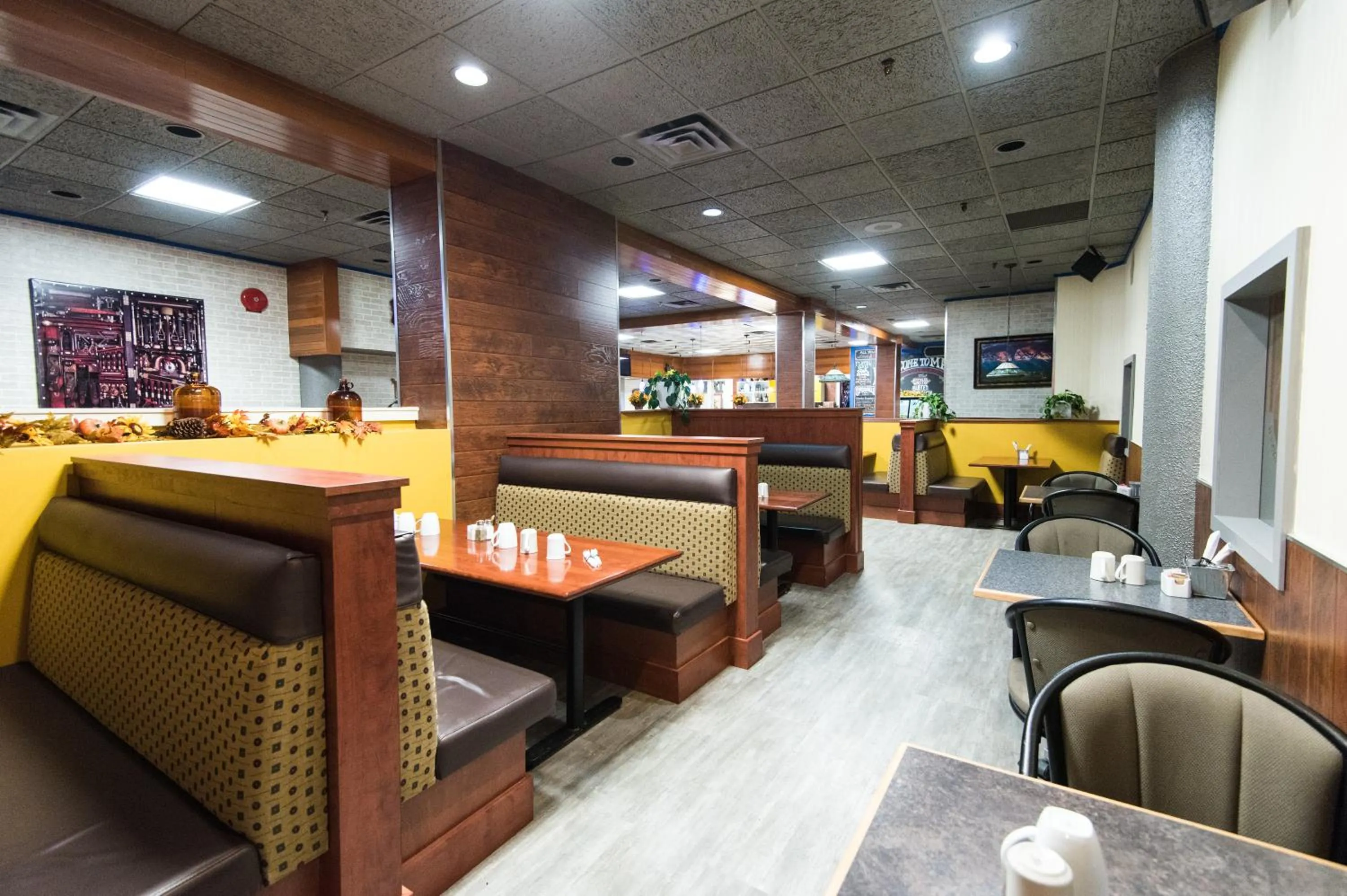 Restaurant/places to eat in Paradise Inn & Conference Centre