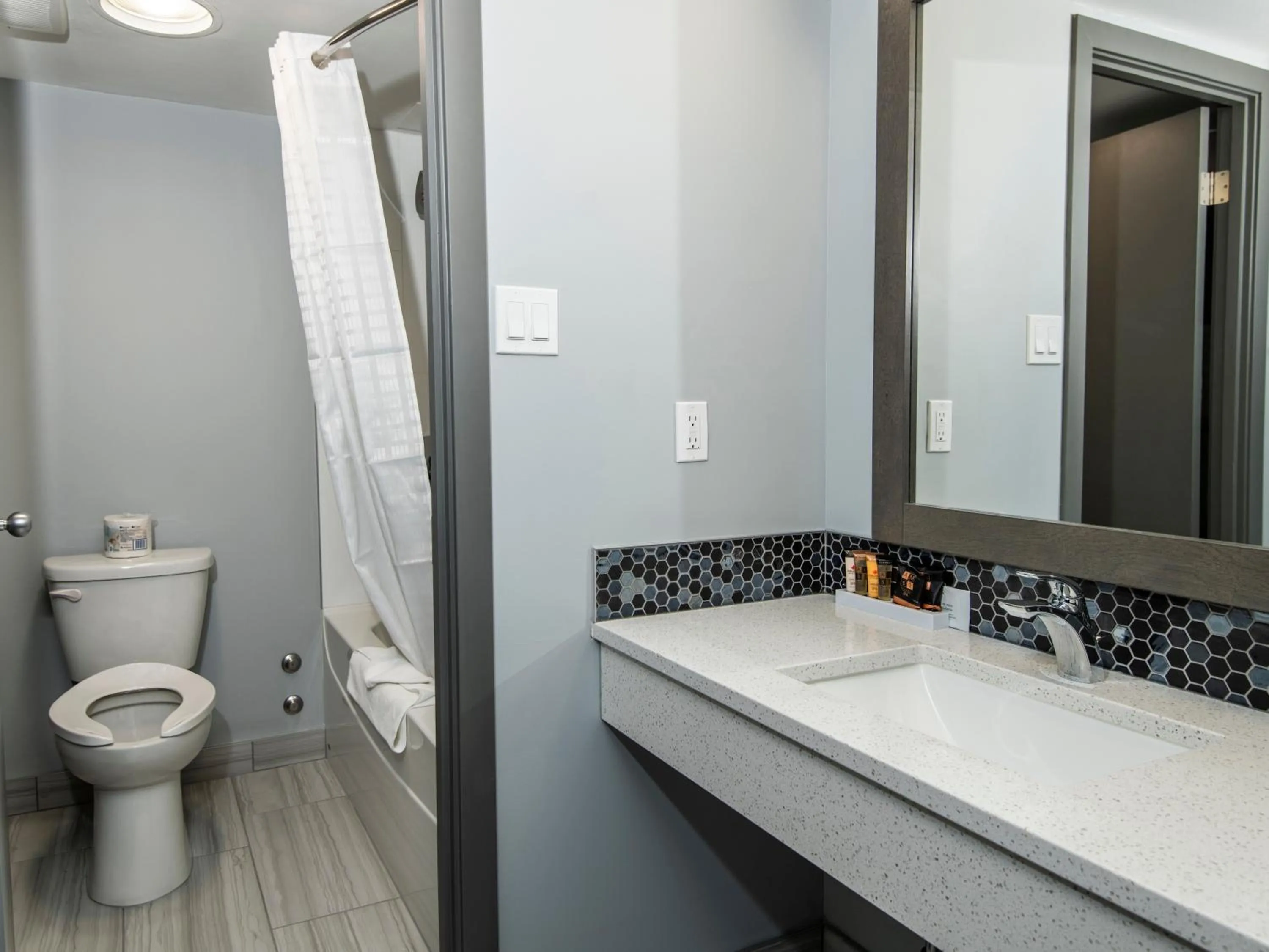 Bathroom in Paradise Inn & Conference Centre