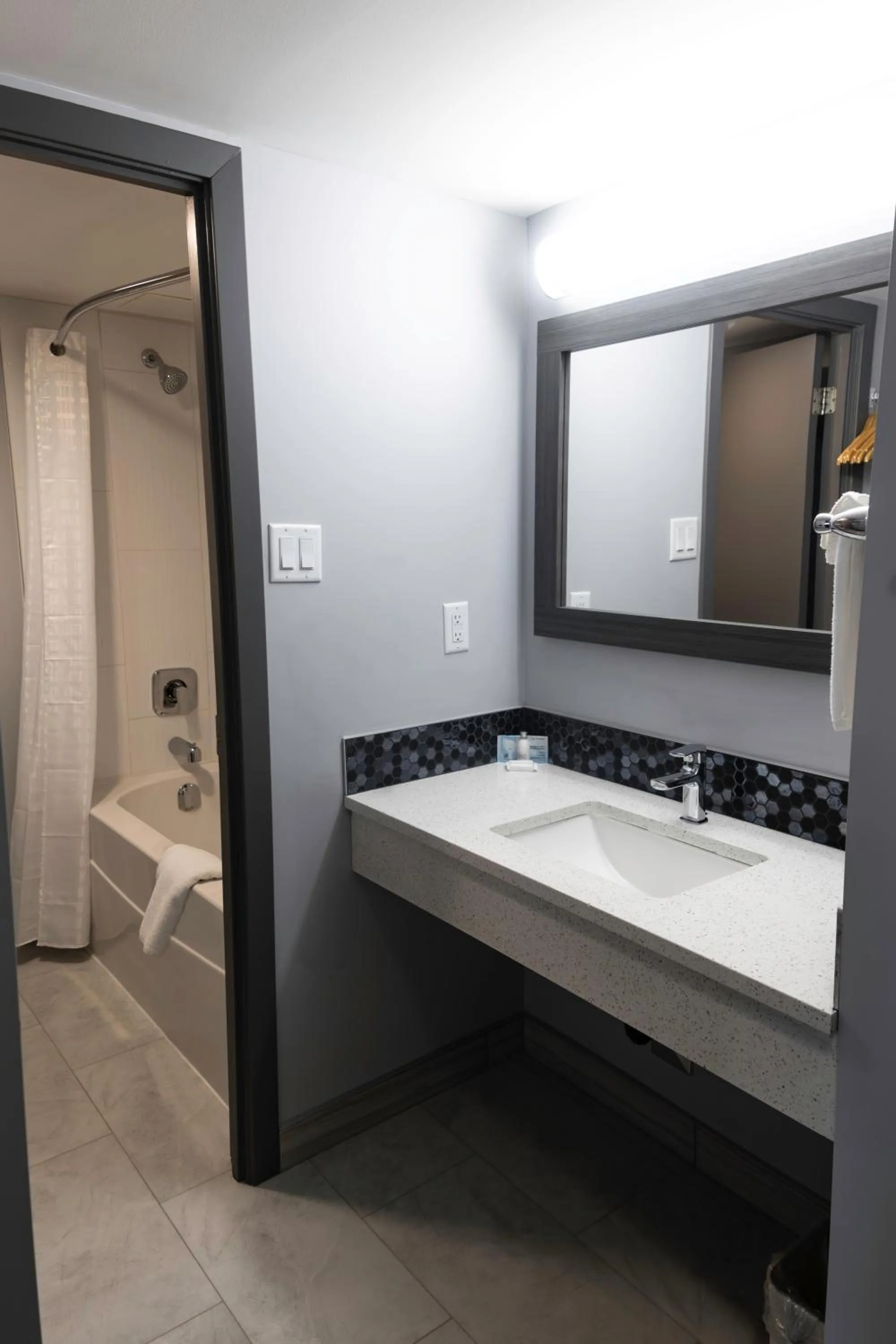 Bathroom in Paradise Inn & Conference Centre