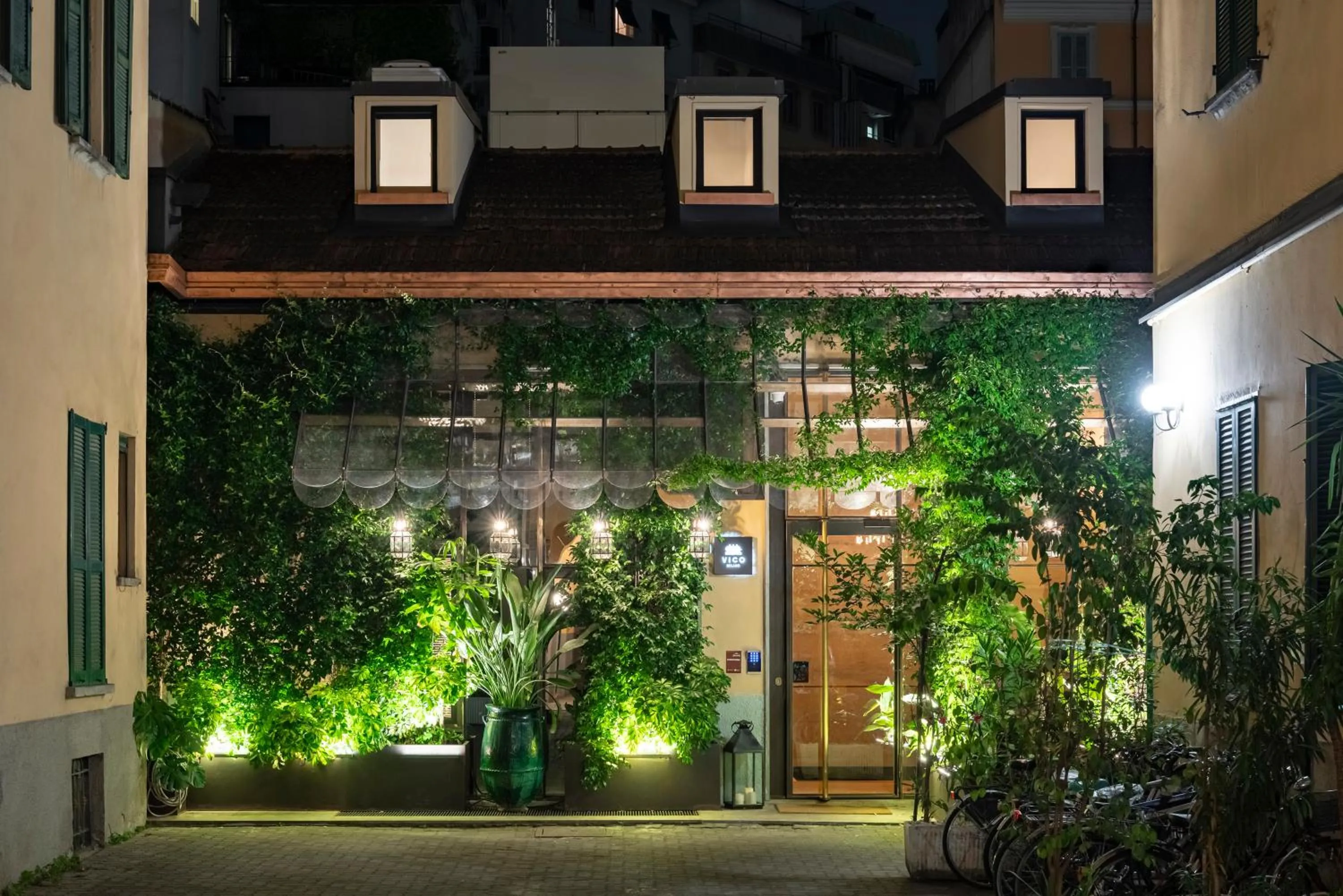 Property building in Vico Milano