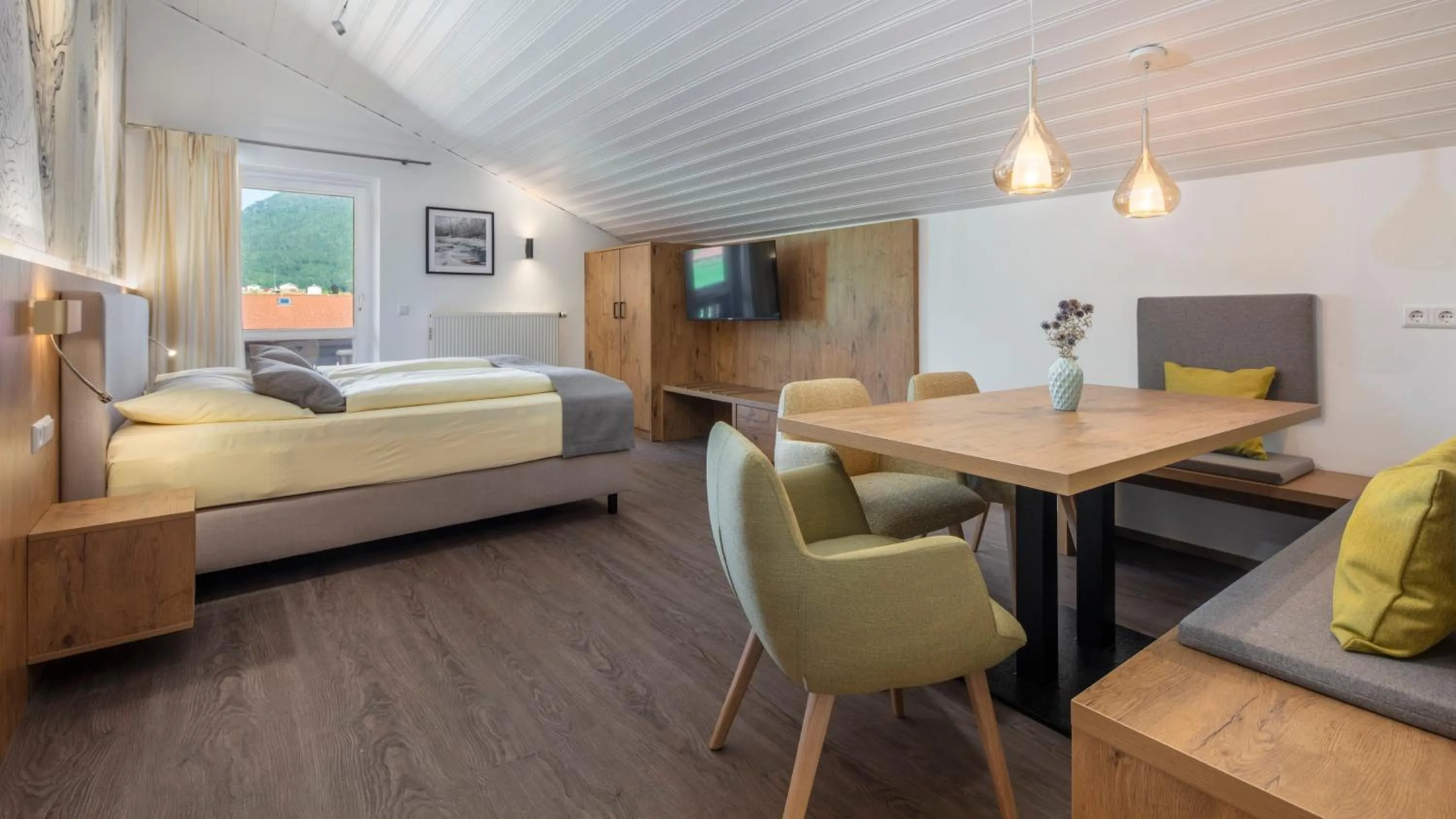 Photo of the whole room, Bed in Aparthotel Chiemgaufuchs - CHIEMGAUKARTE