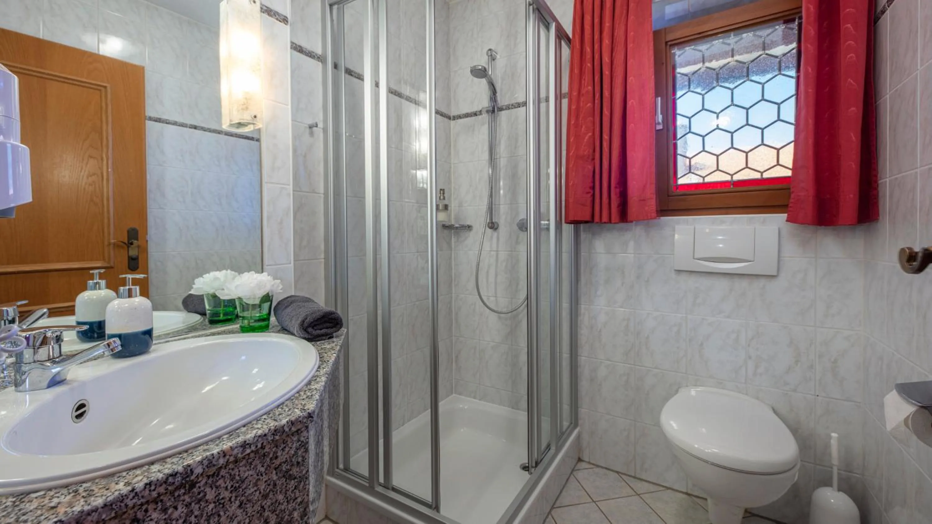 Bathroom in Aparthotel Chiemgaufuchs - CHIEMGAUKARTE