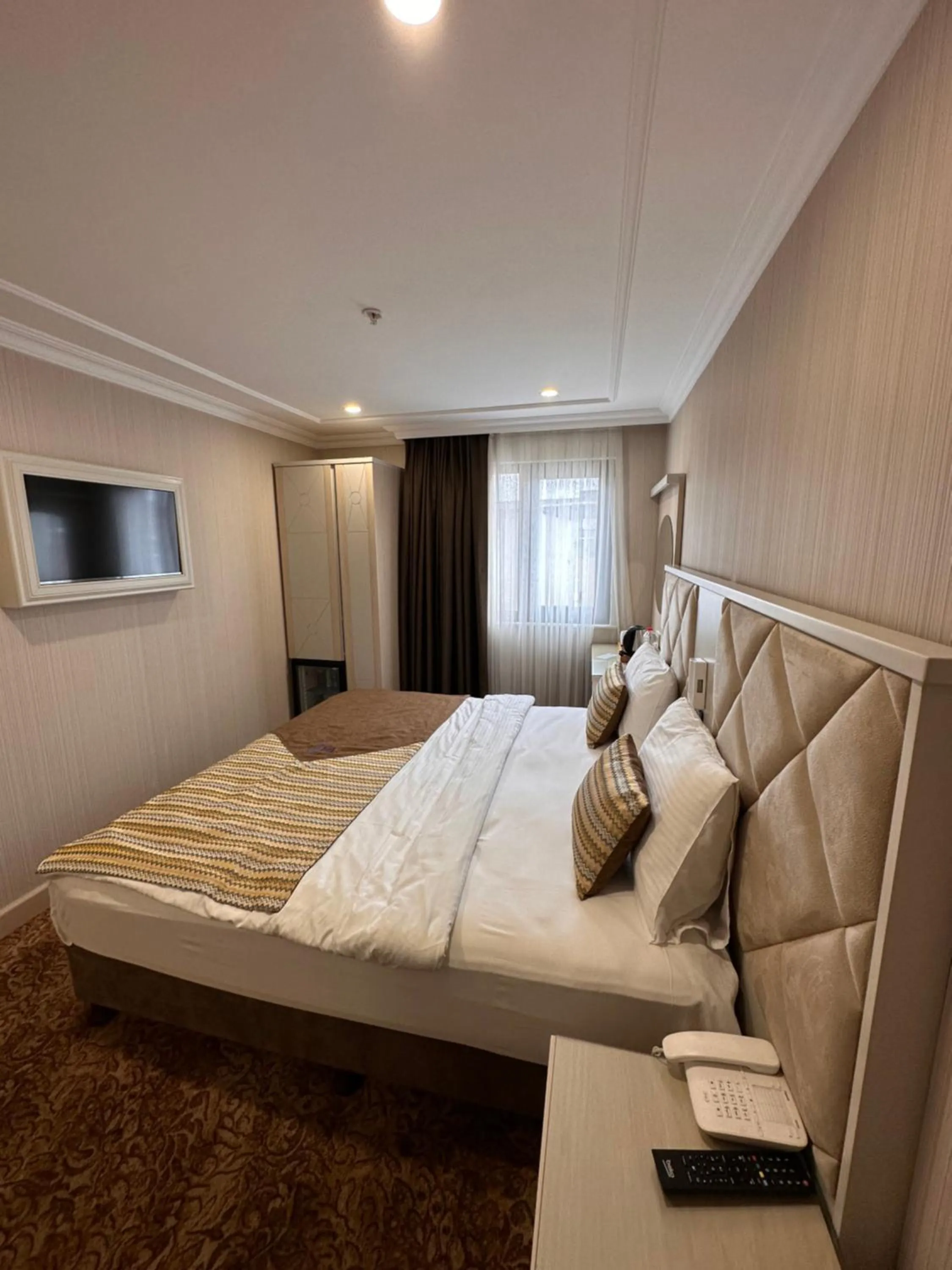 Photo of the whole room, Bed in Alpinn Hotel DUE