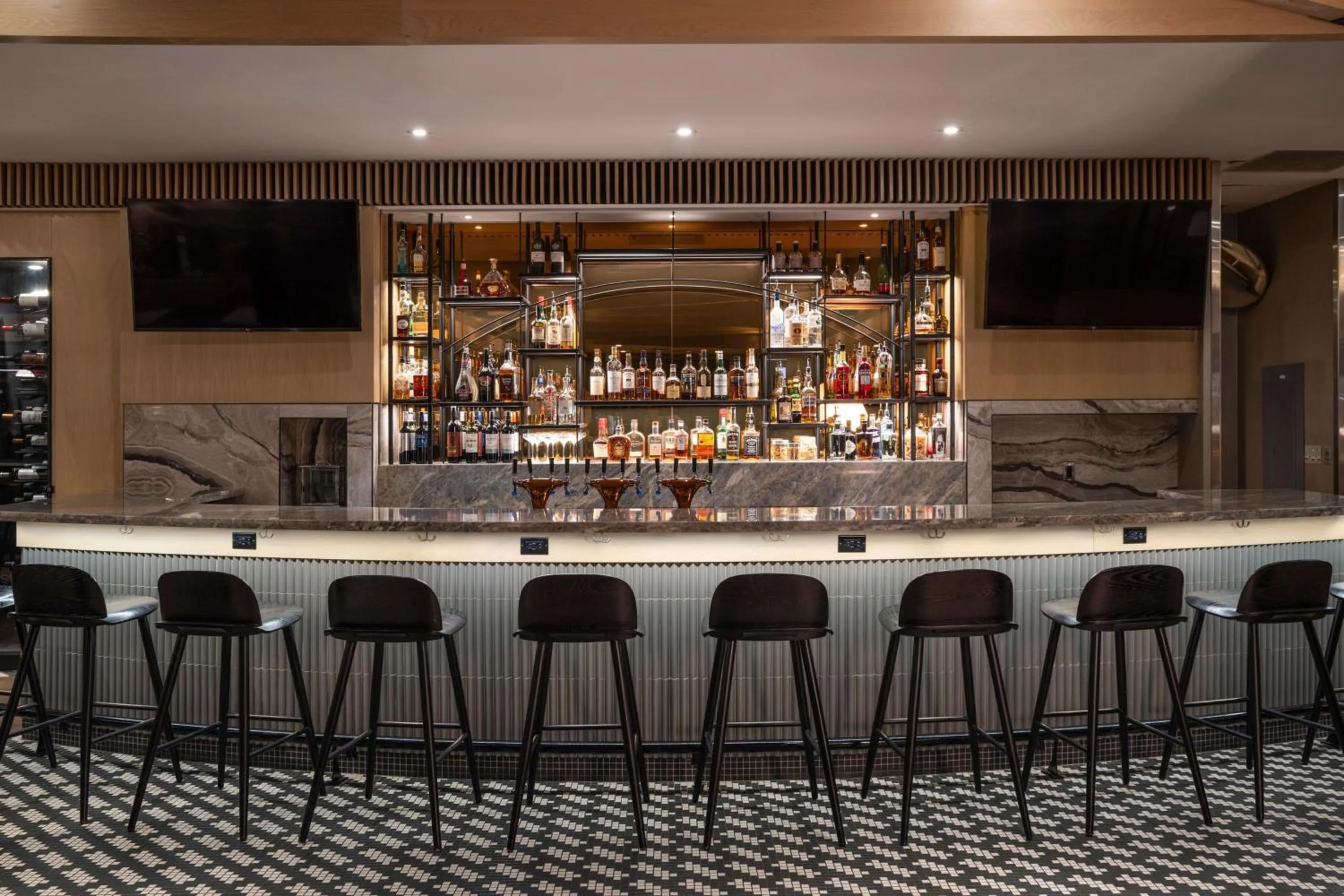 Lounge or bar in Delta Hotels by Marriott Saskatoon Downtown