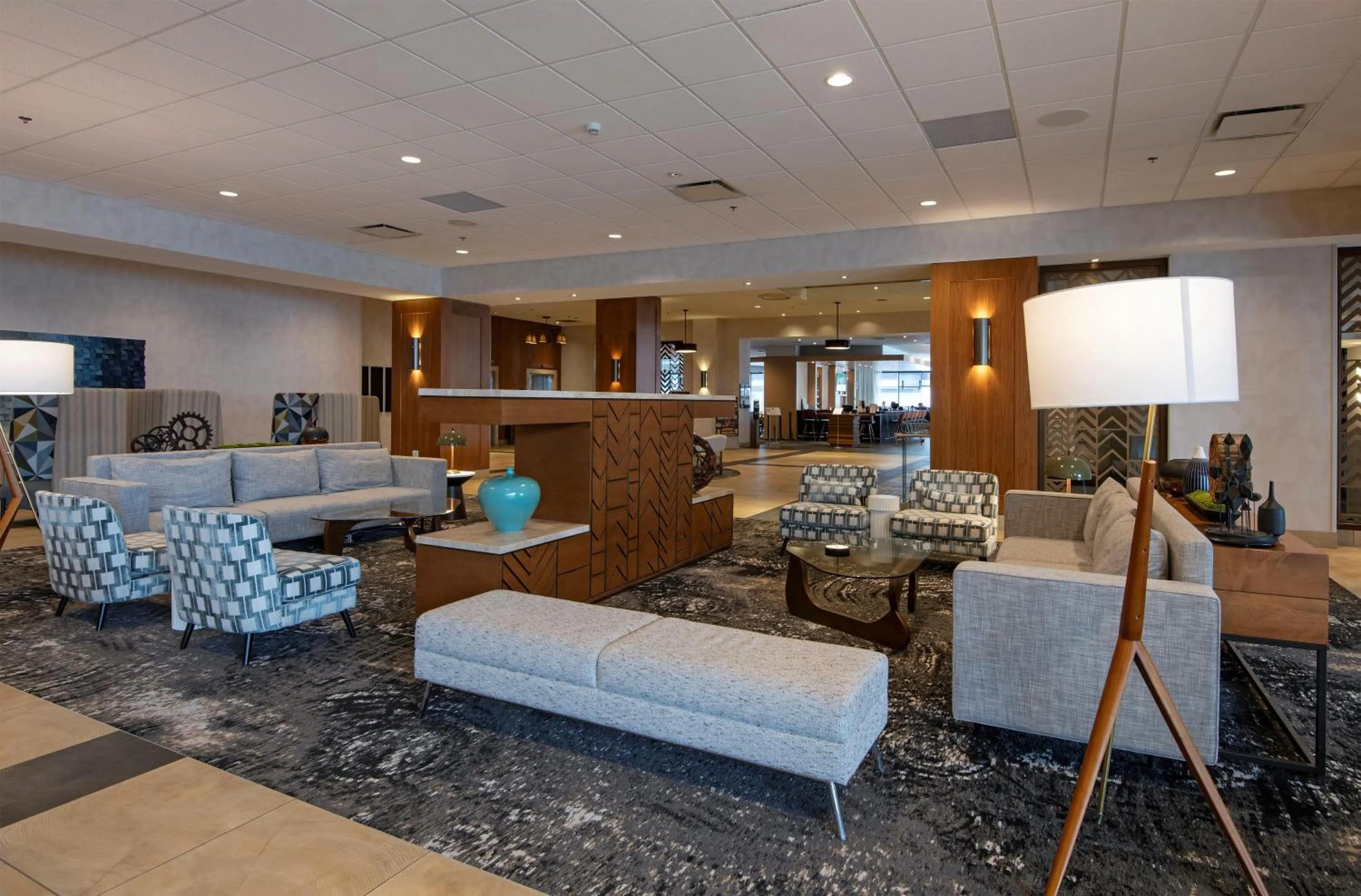 Lobby or reception in DoubleTree by Hilton Hotel & Conference Centre Regina