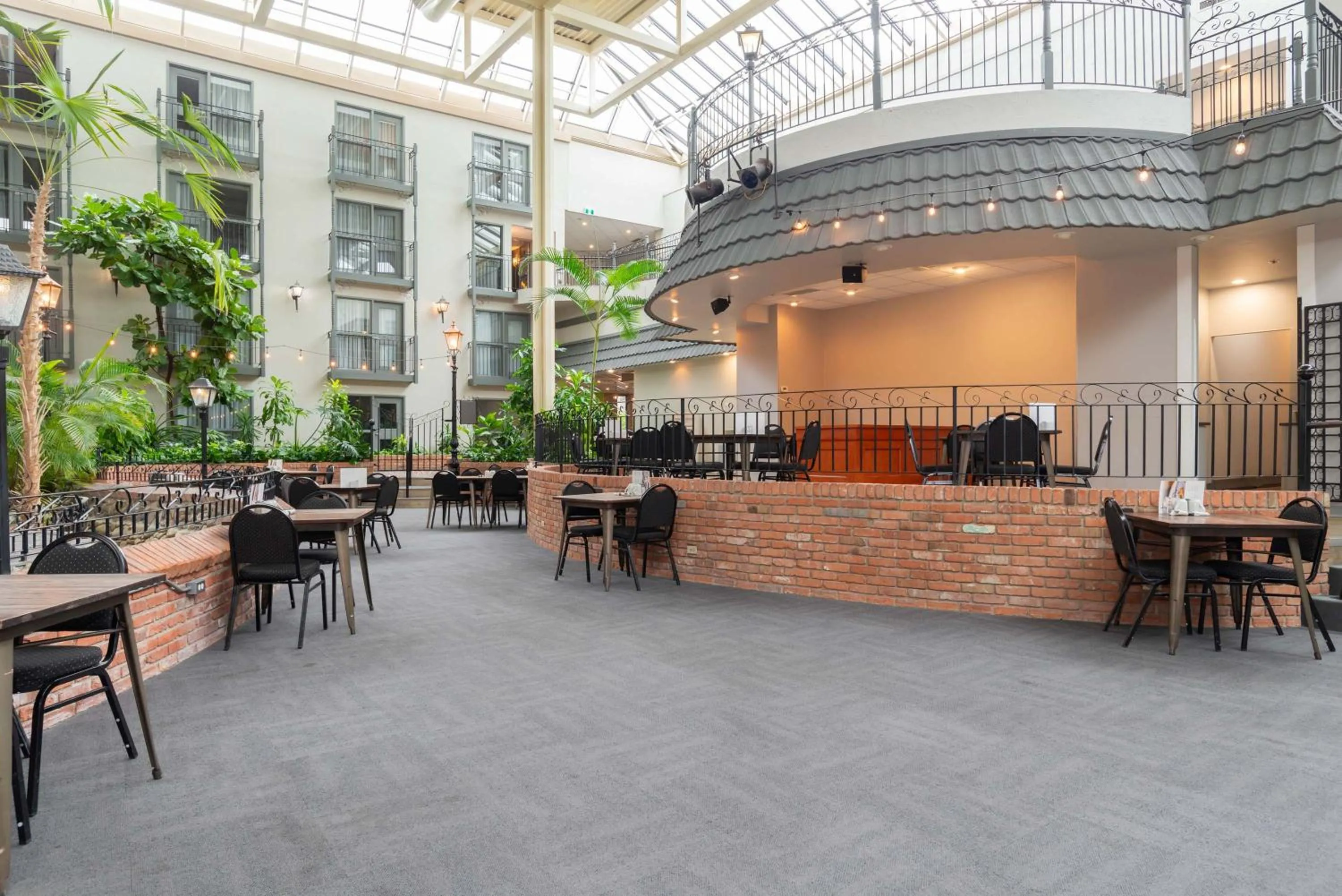 Inner courtyard view in Sandman Signature Lethbridge Lodge