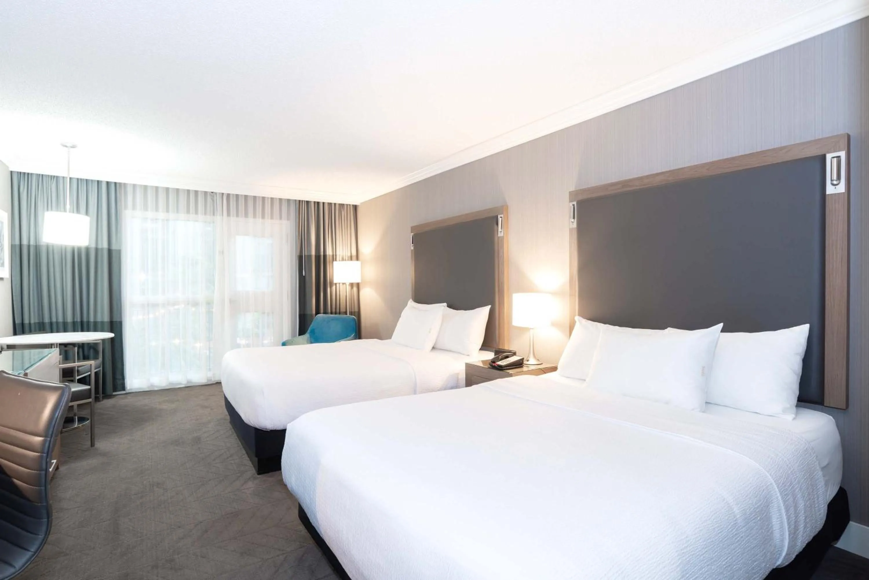 Photo of the whole room, Bed in Sandman Signature Lethbridge Lodge