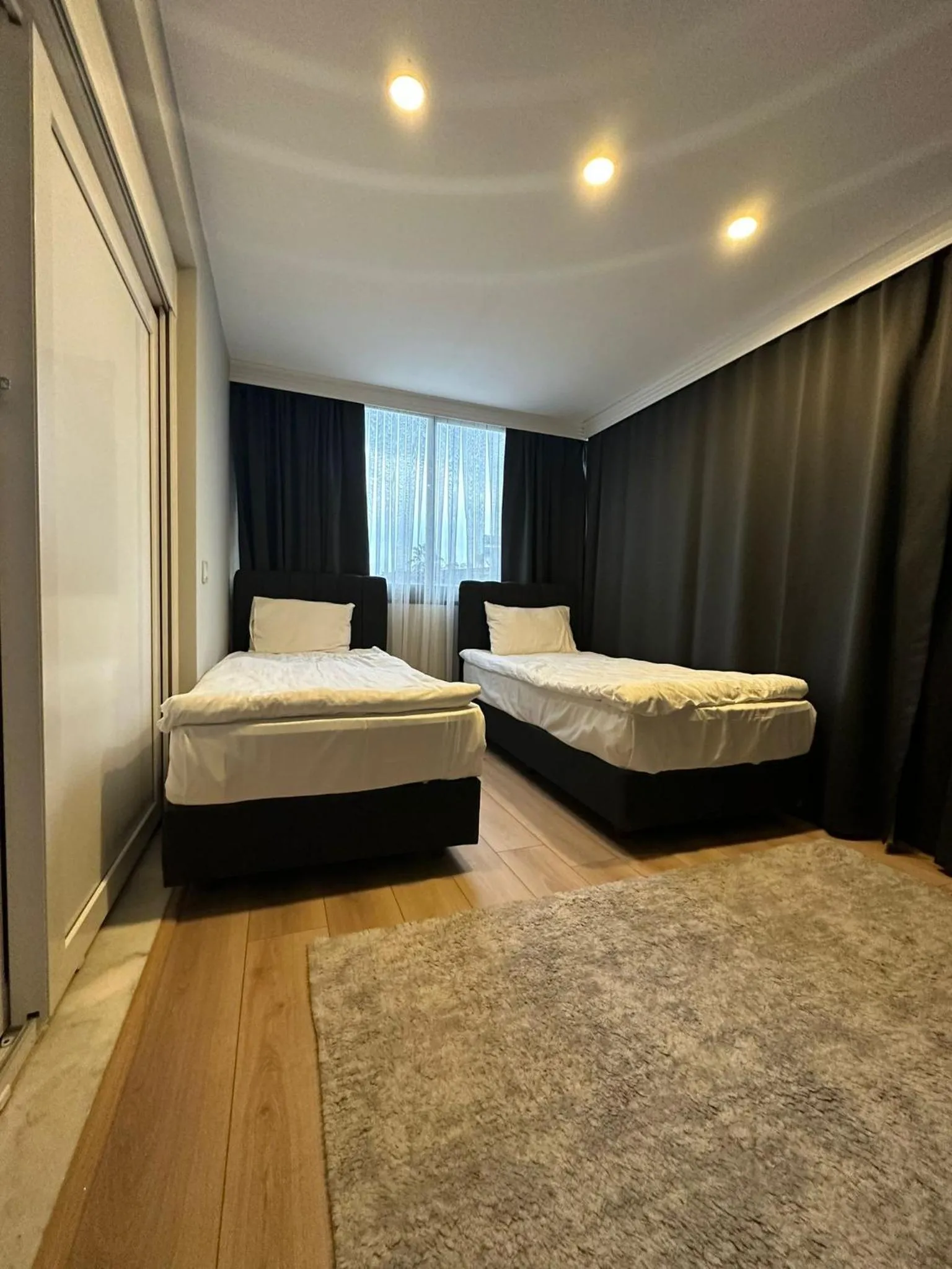 Bedroom, Bed in Sun Suites