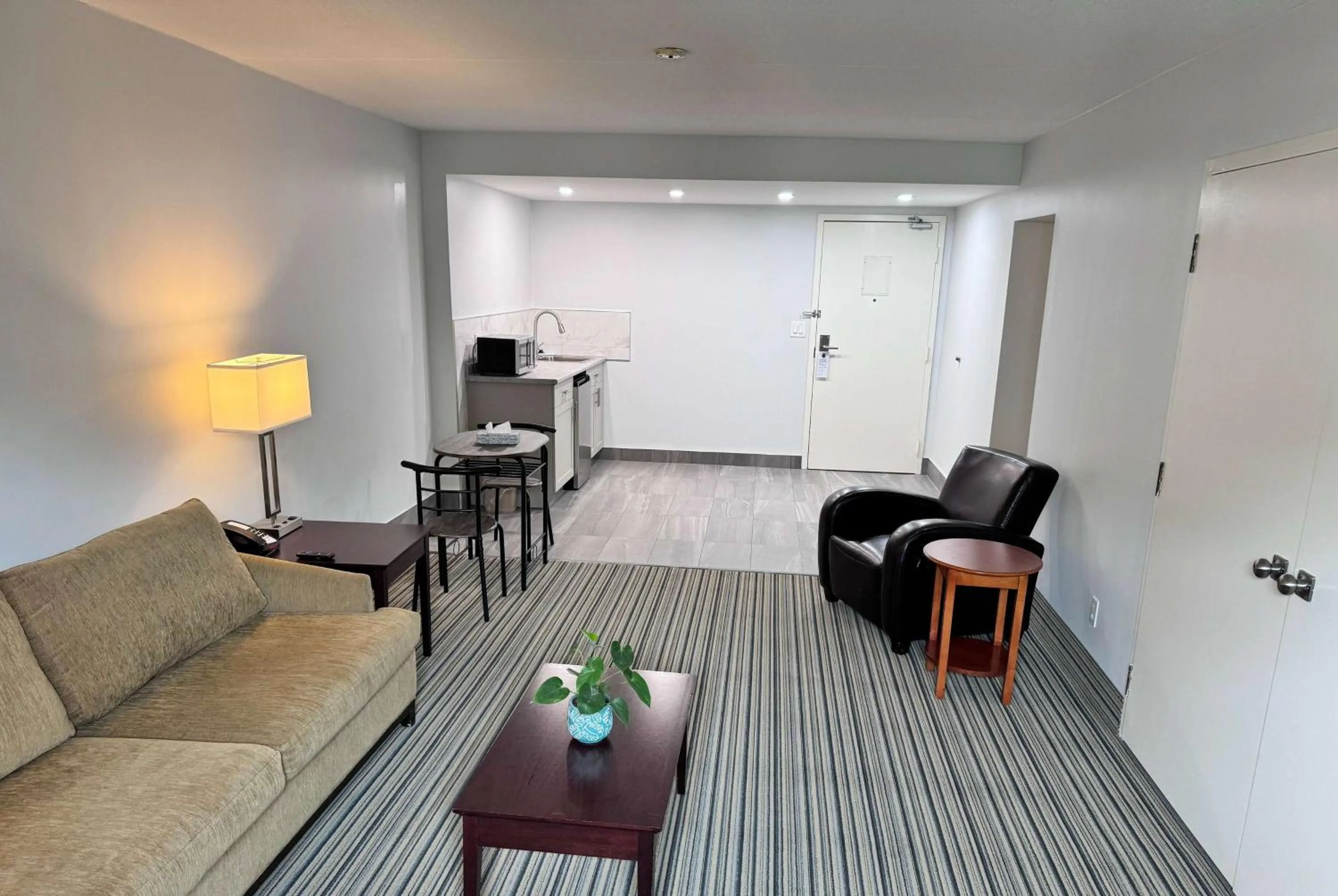 Photo of the whole room in Ramada by Wyndham London