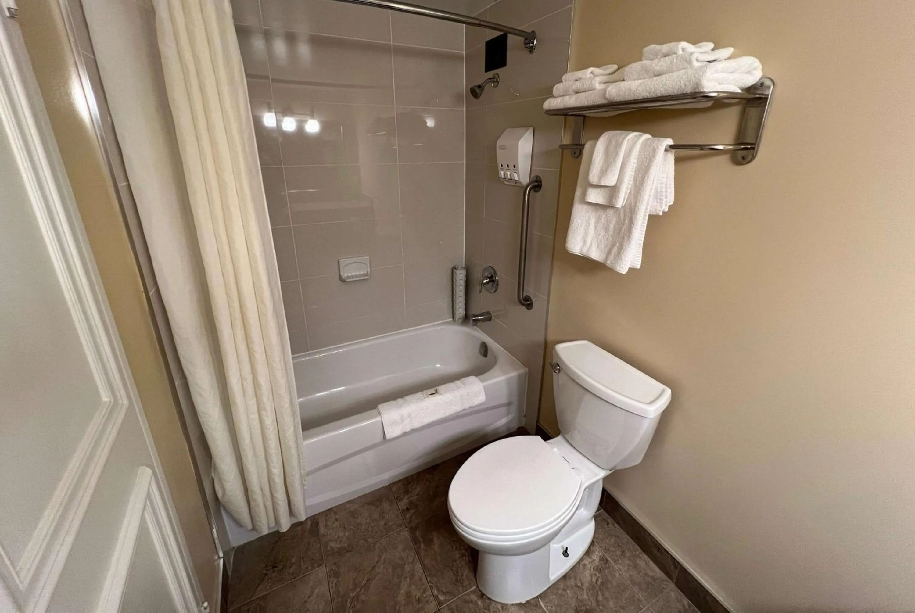 Photo of the whole room in Ramada by Wyndham London