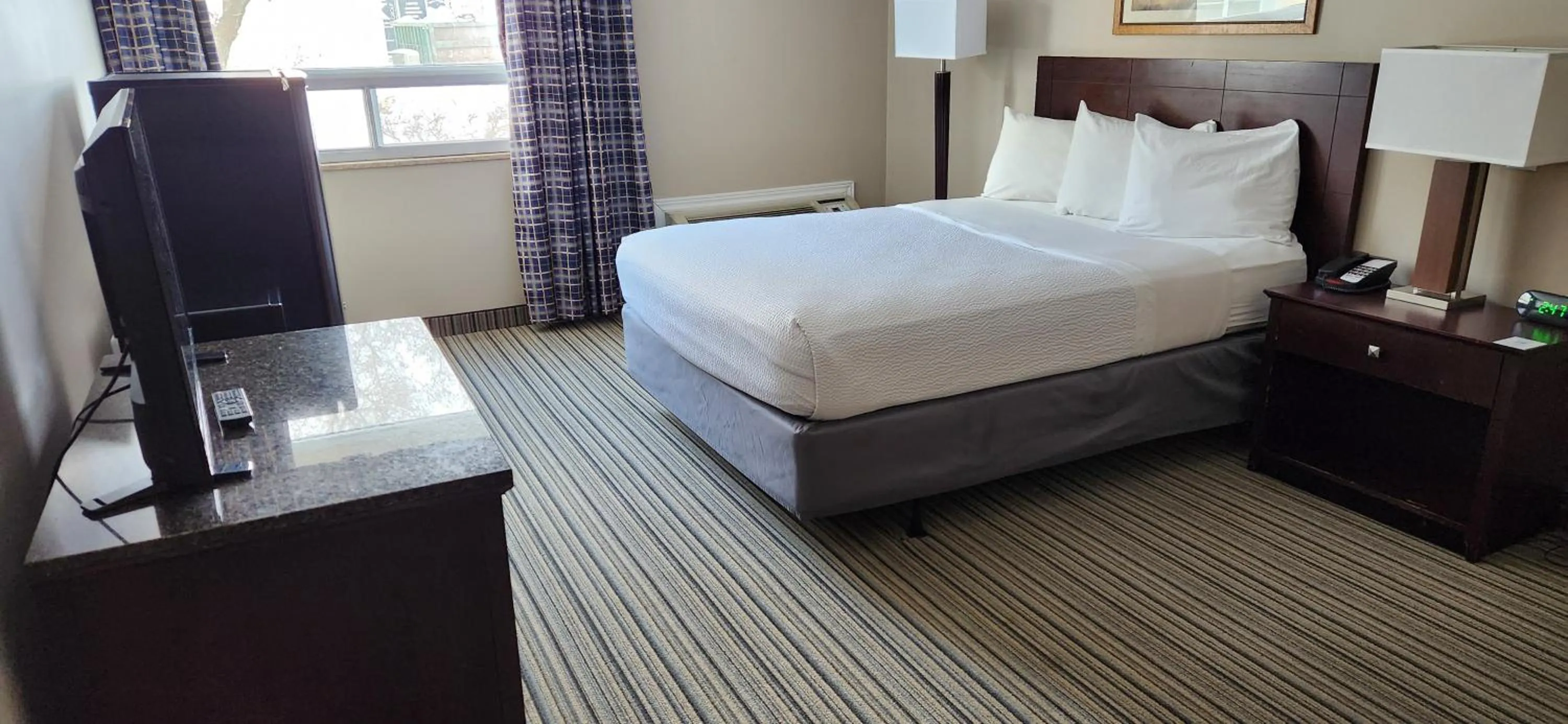 acessibility, Bed in Ramada by Wyndham London
