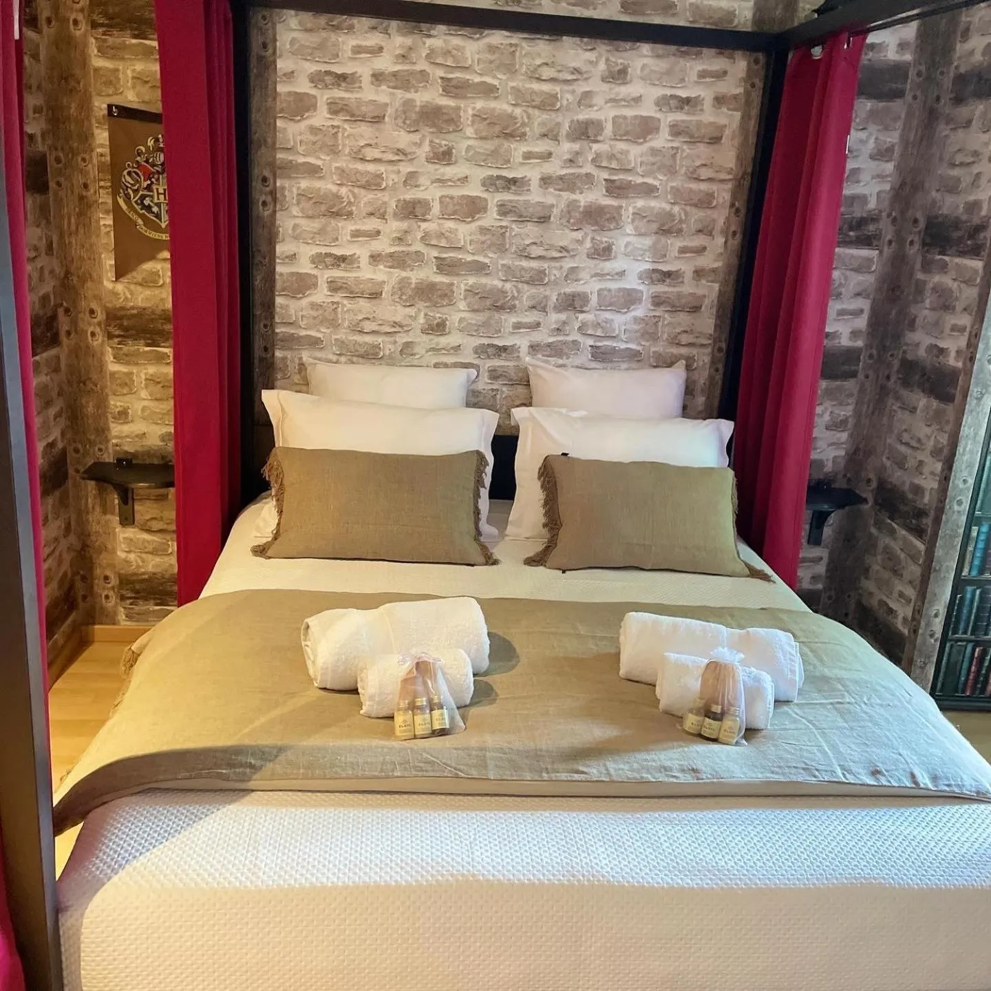 Bed in Le Maine N 5 - FLÉAC ANGOULEME - Suite Harry Potter
