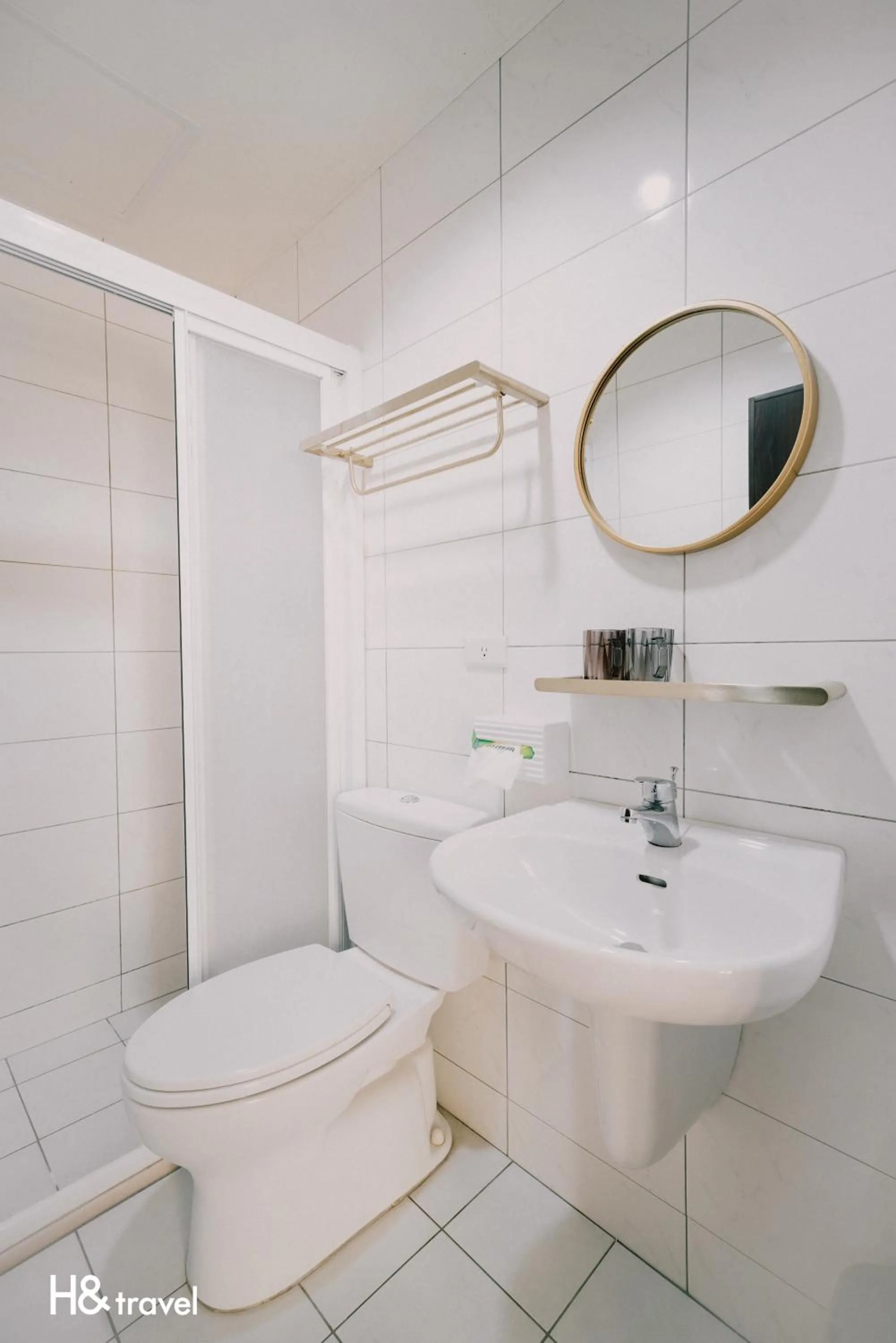 Shower in Tainan Sleepie Inn