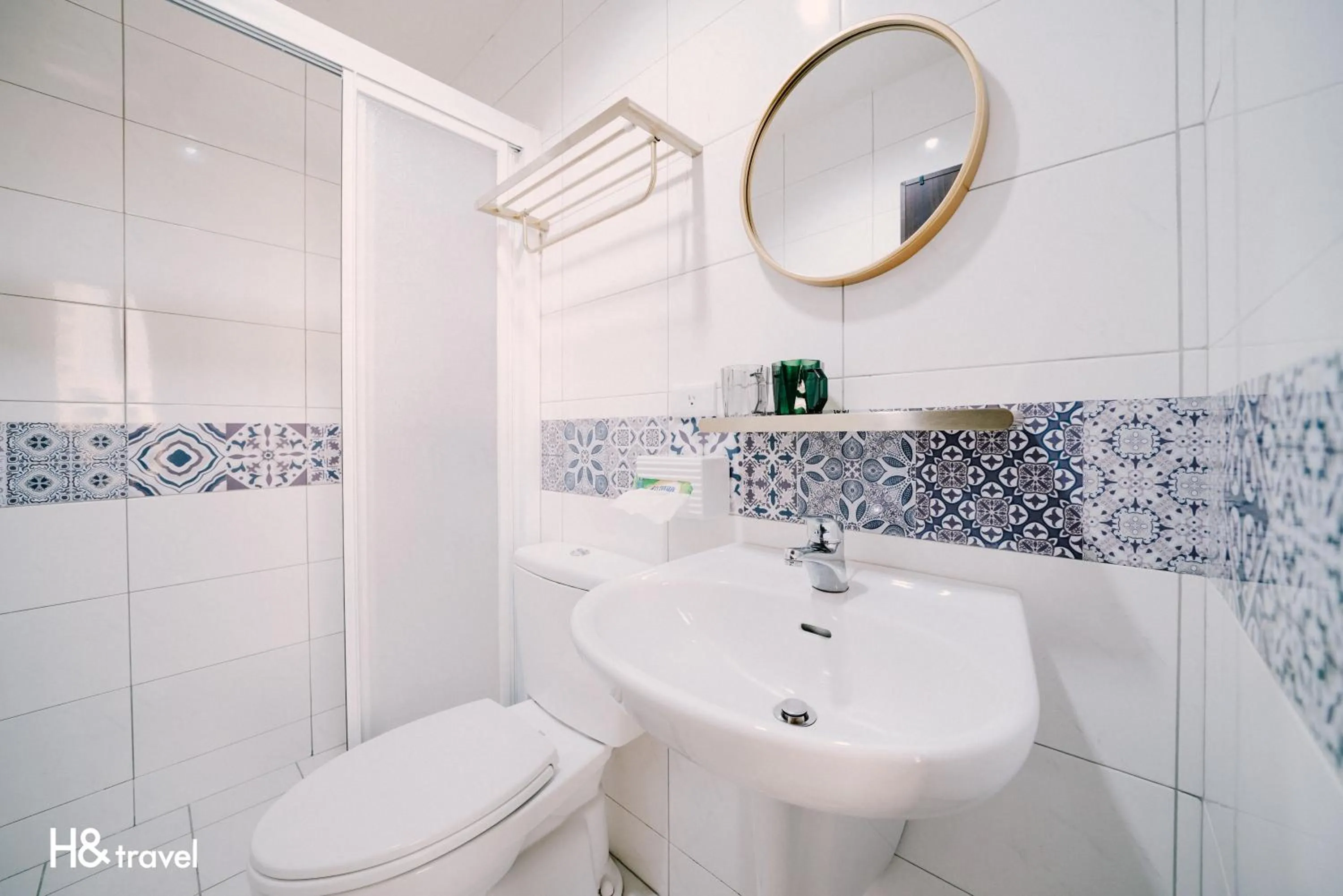 Shower in Tainan Sleepie Inn